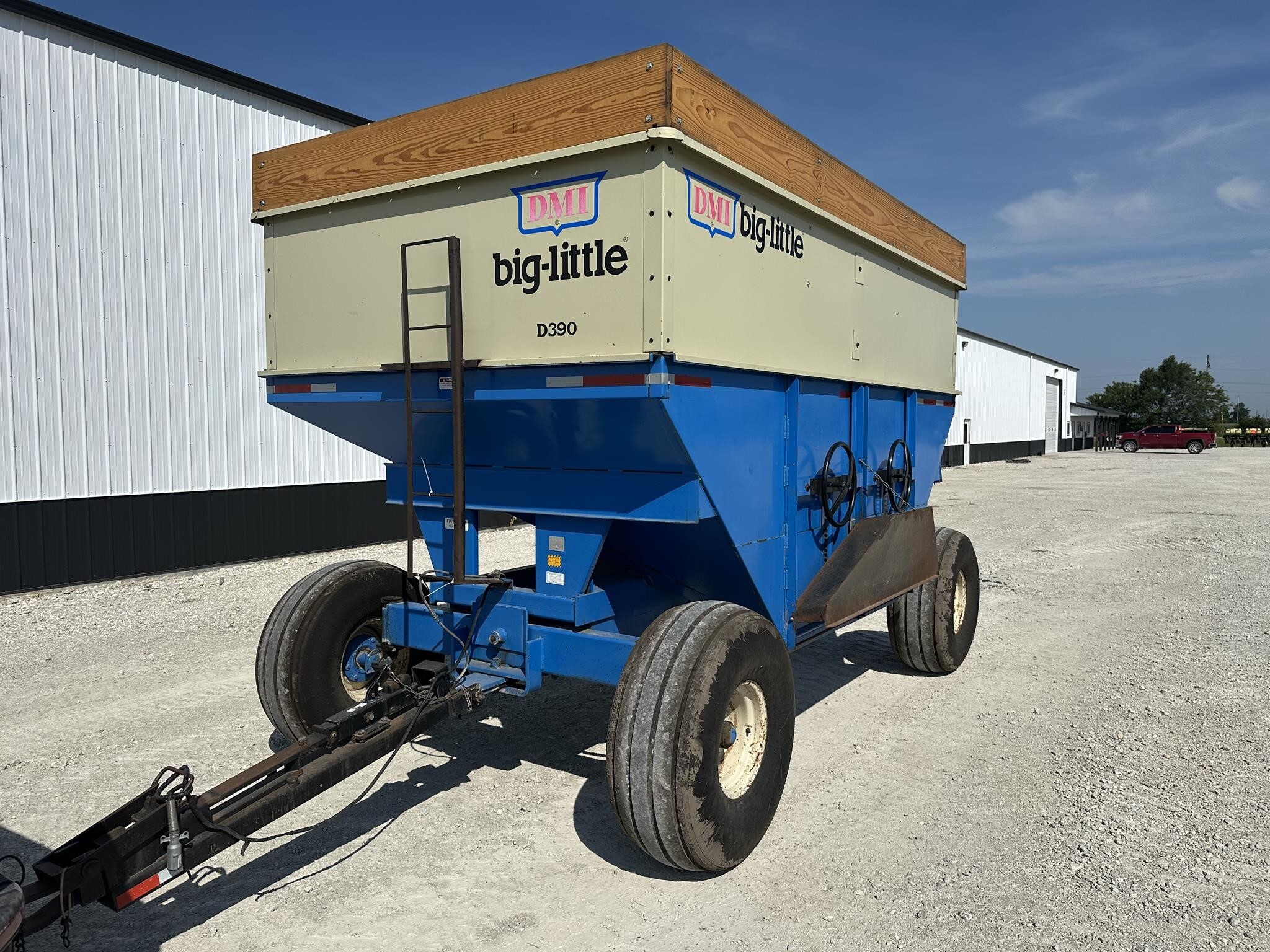  DMI D390 Gravity Wagon