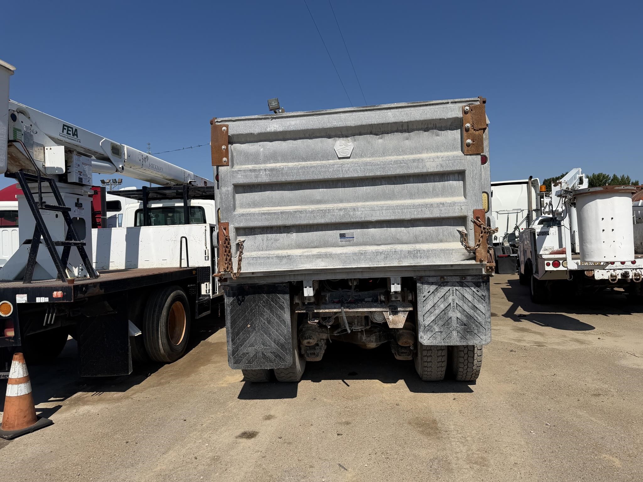 1997 Mack RD688S Semi Trucks/Trailer