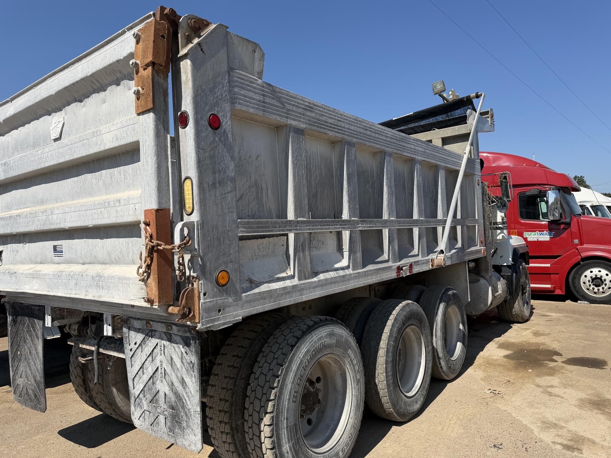 1997 Mack RD688S Semi Trucks/Trailer