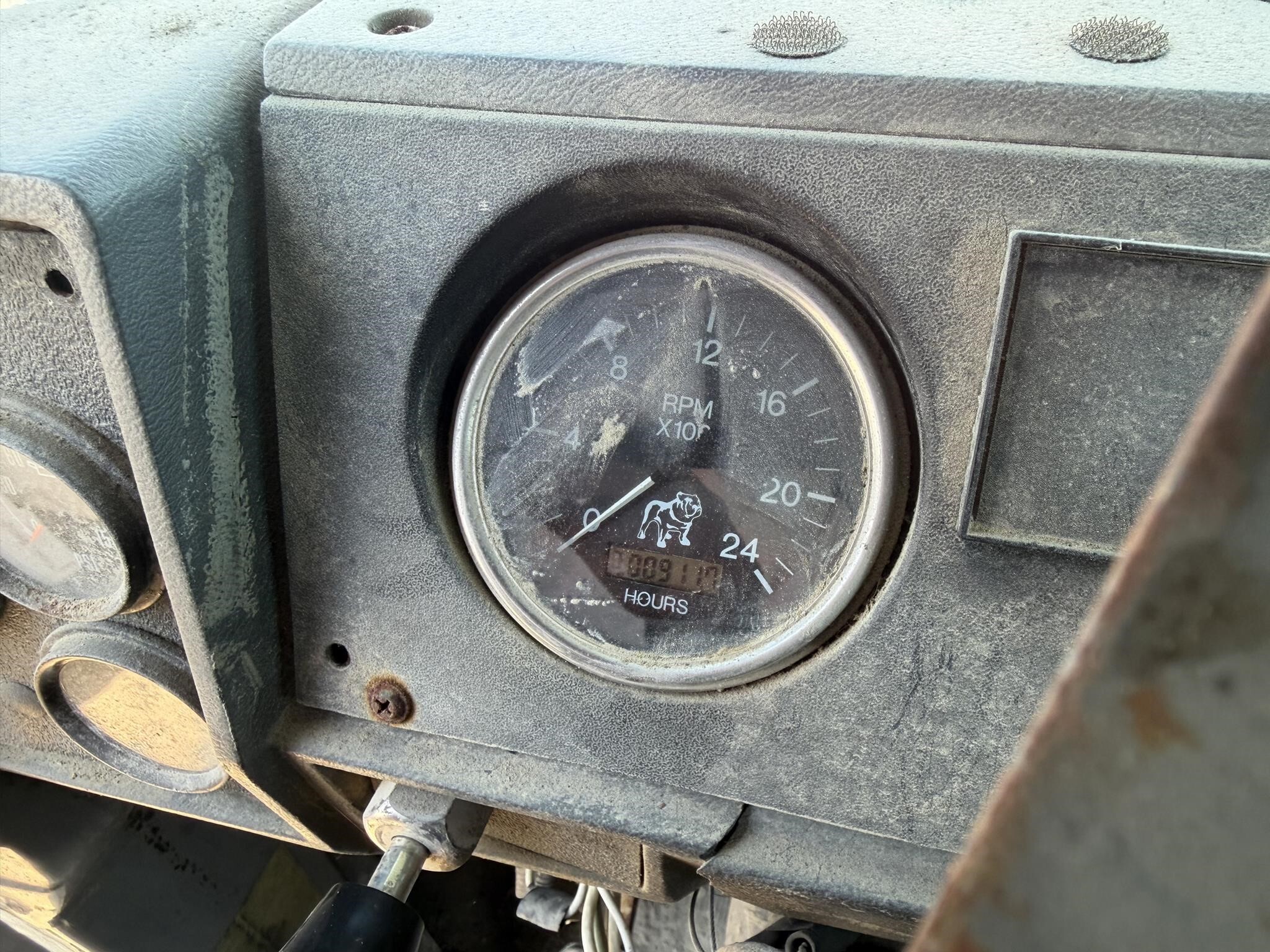 1997 Mack RD688S Semi Trucks/Trailer