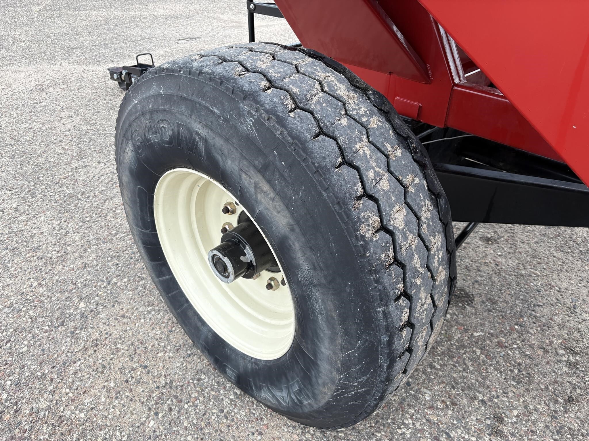 2022 J&M 755SD Gravity Wagon