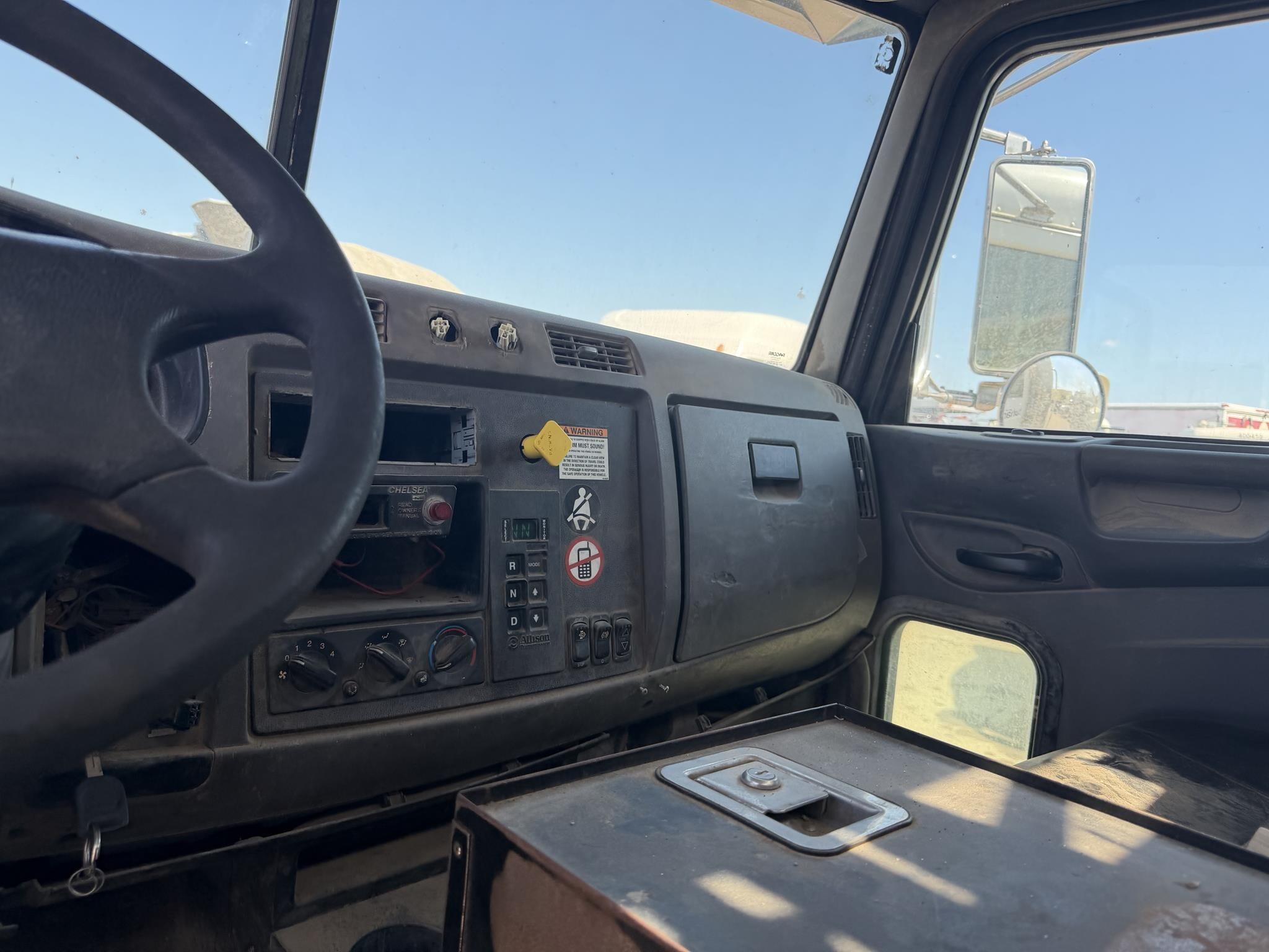 2012 Peterbilt 337 Semi Trucks/Trailer