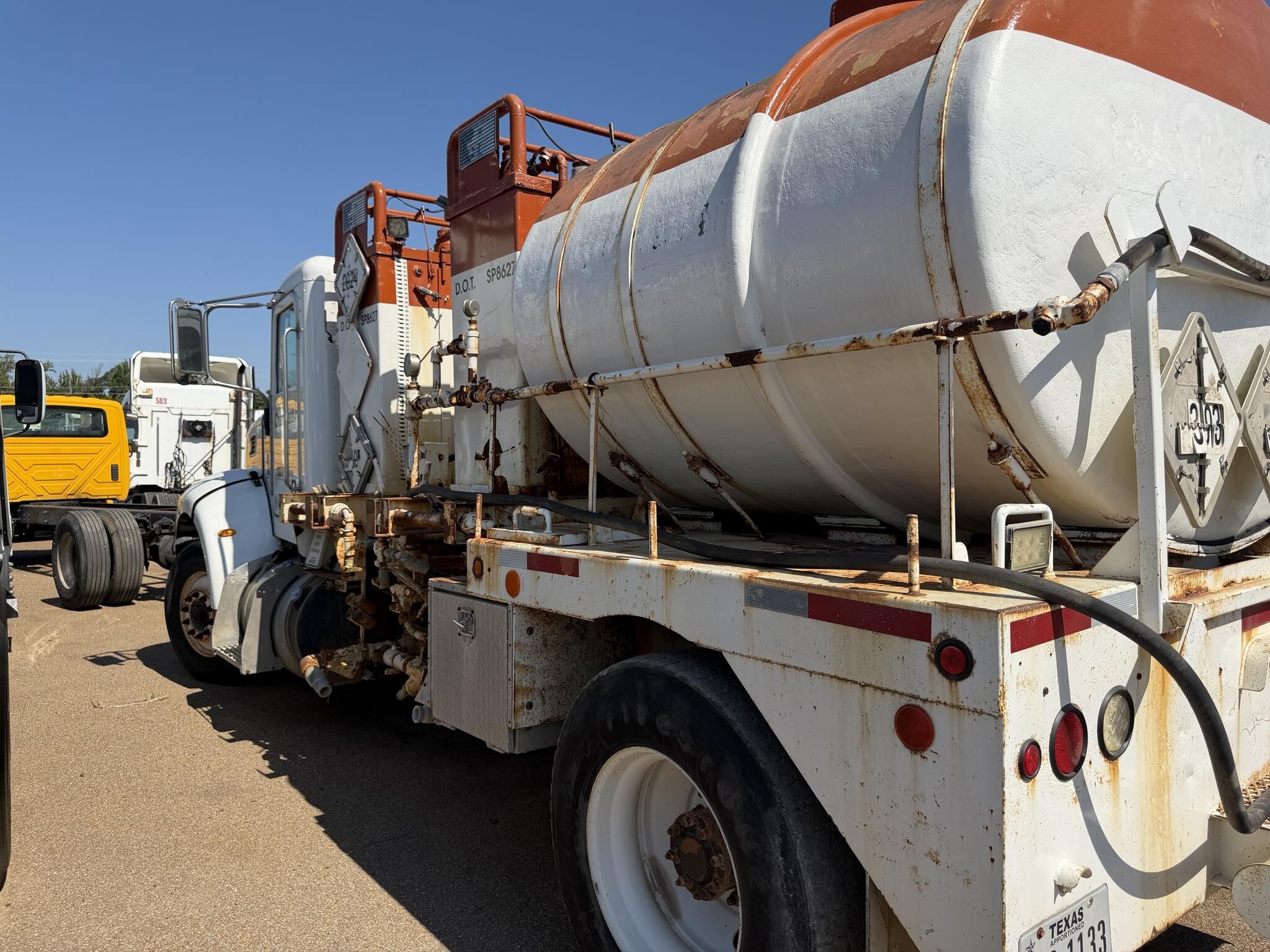 2012 Peterbilt 337 Semi Trucks/Trailer
