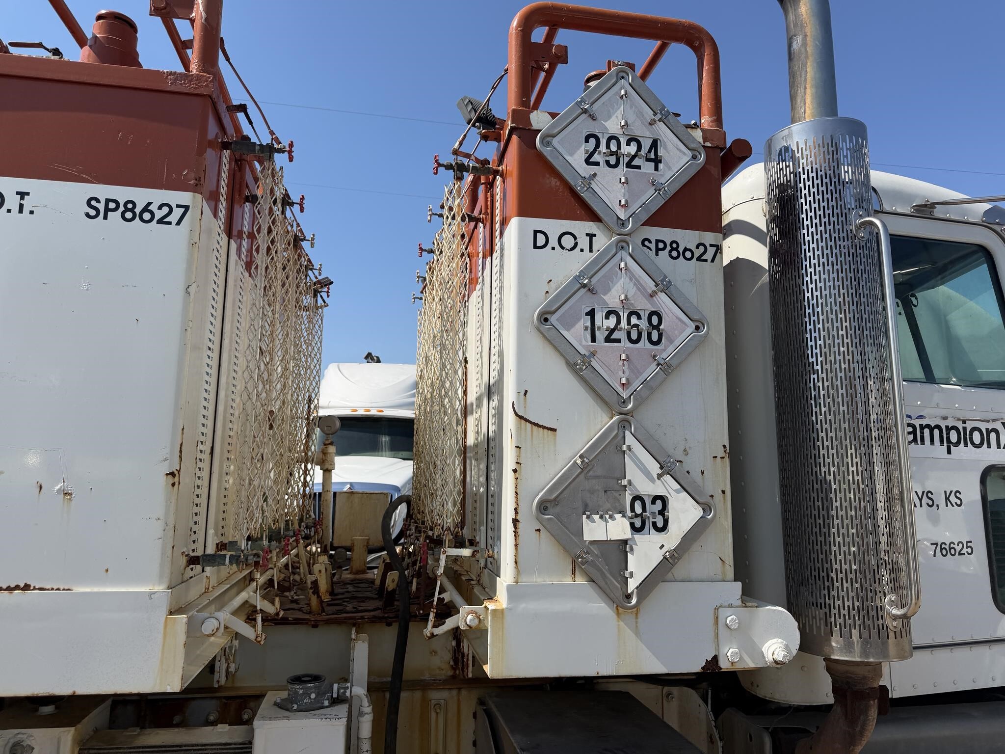 2012 Peterbilt 337 Semi Trucks/Trailer