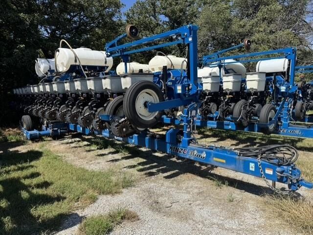 2010 Kinze 3660 Planter