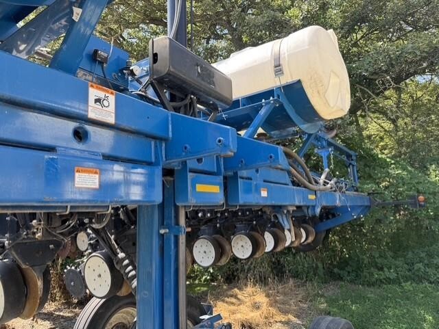 2010 Kinze 3660 Planter