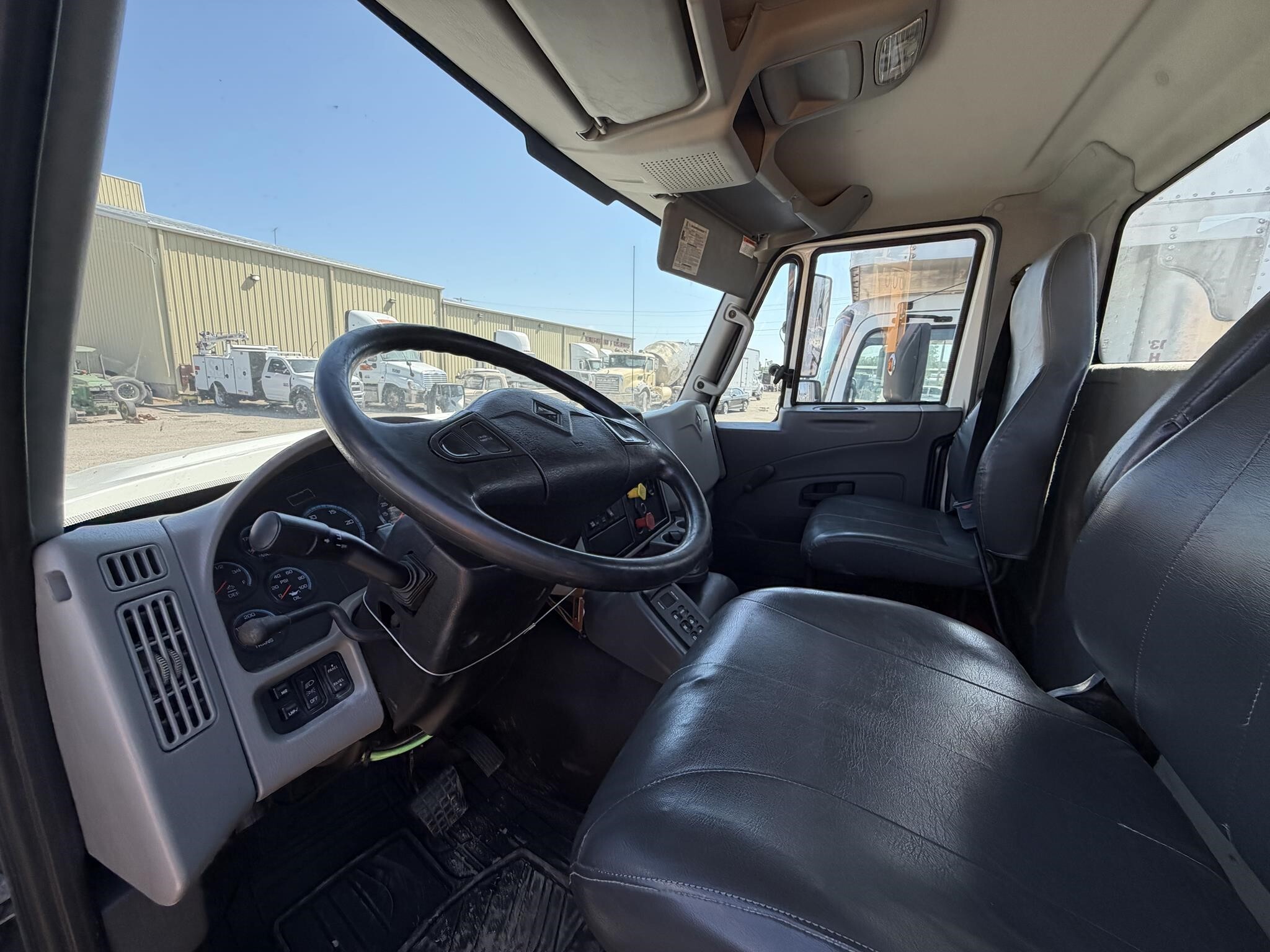 2015 International WORKSTAR 7600 Semi Trucks/Trailer
