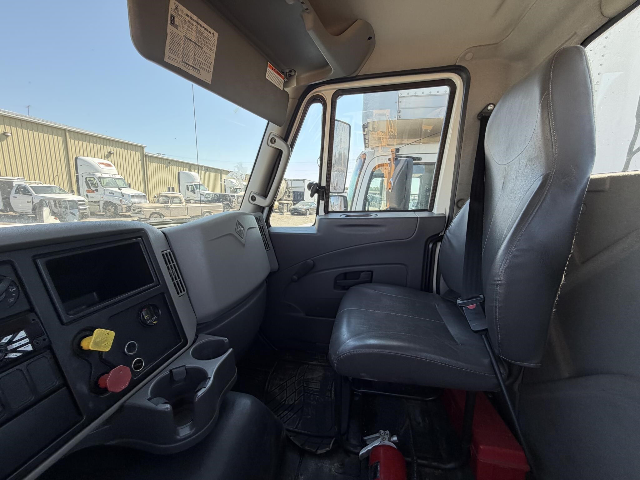 2015 International WORKSTAR 7600 Semi Trucks/Trailer