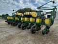  John Deere 1760 Planter