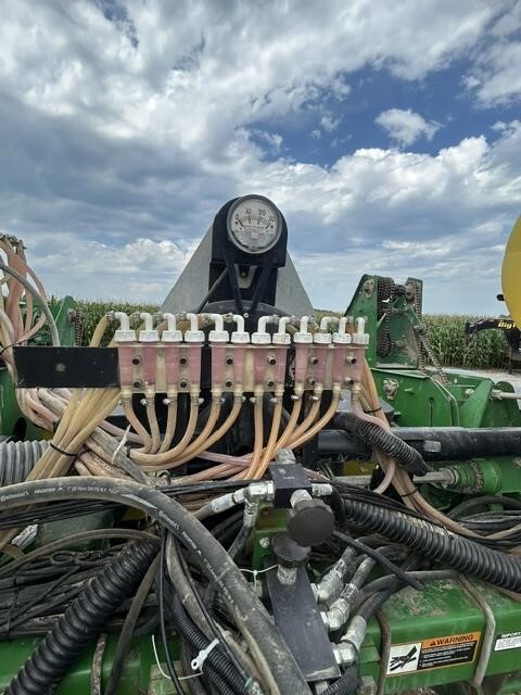  John Deere 1760 Planter