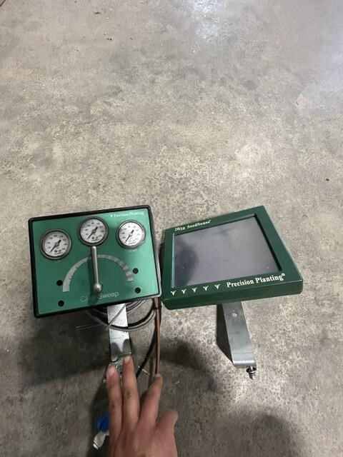  John Deere 1760 Planter