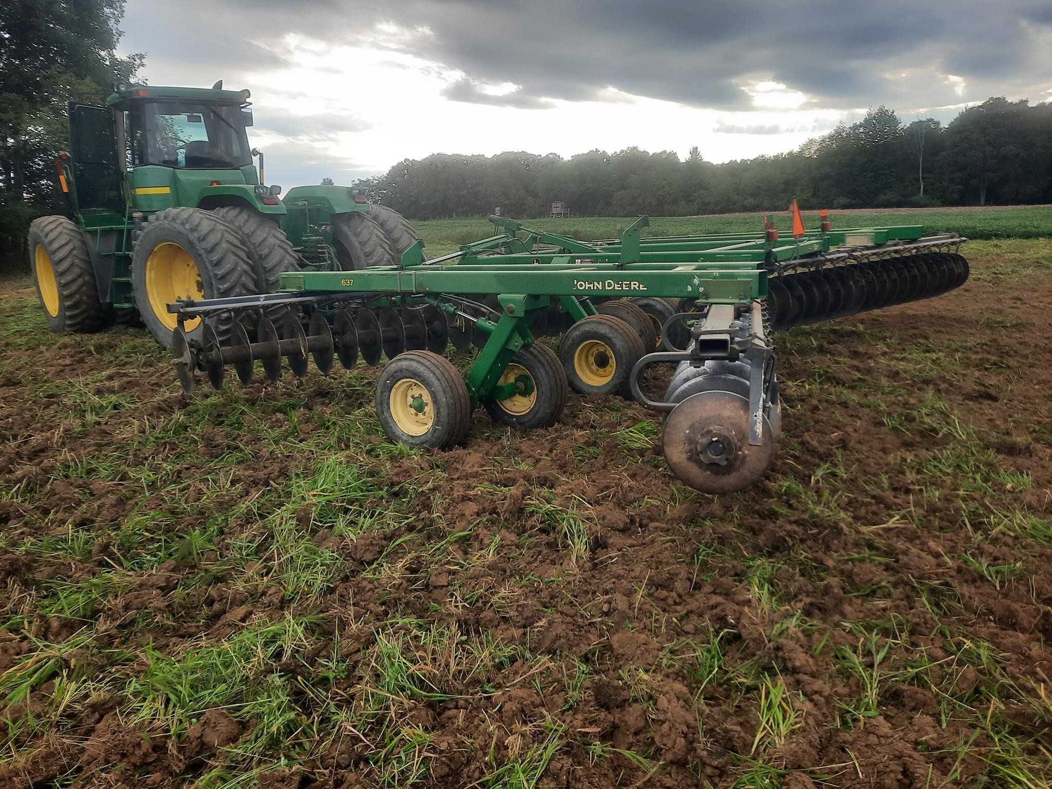  John Deere 637 Disk