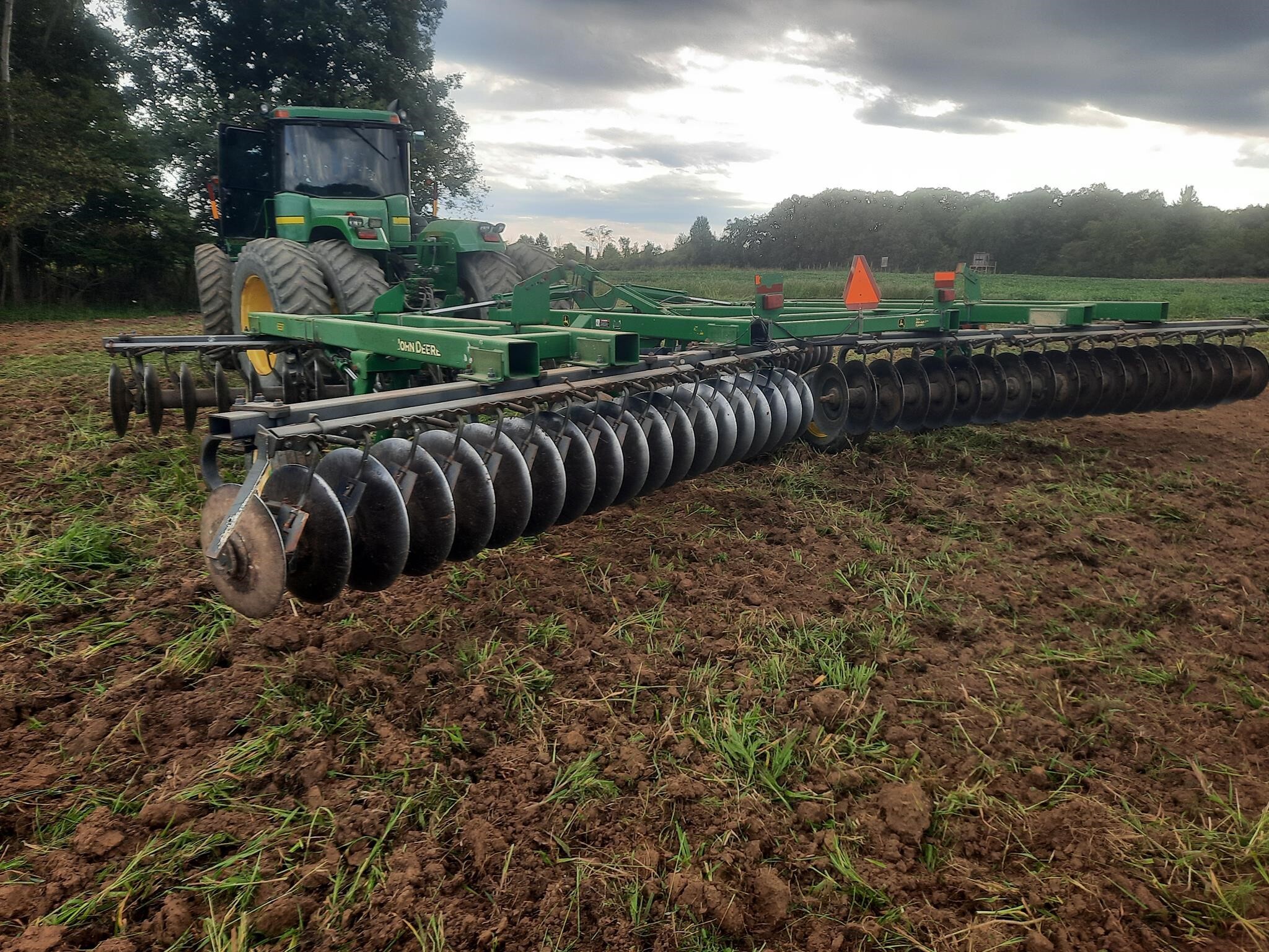  John Deere 637 Disk