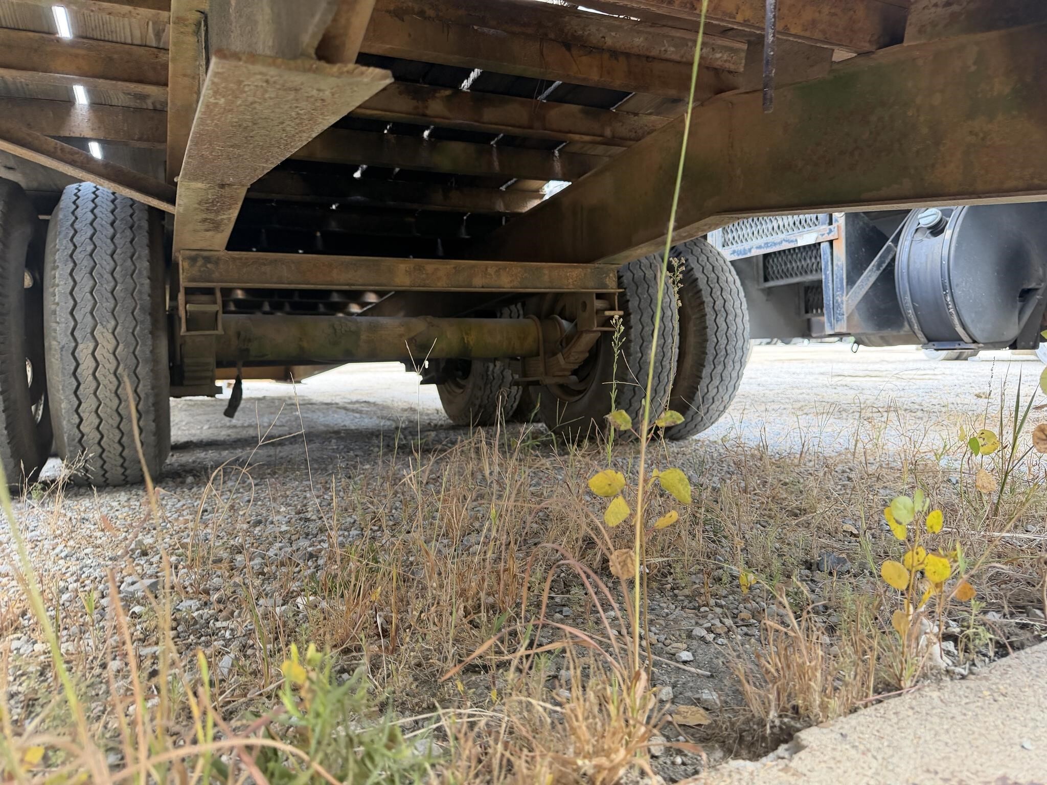 1998 Holden 10 TON PINTLE Semi Trucks/Trailer