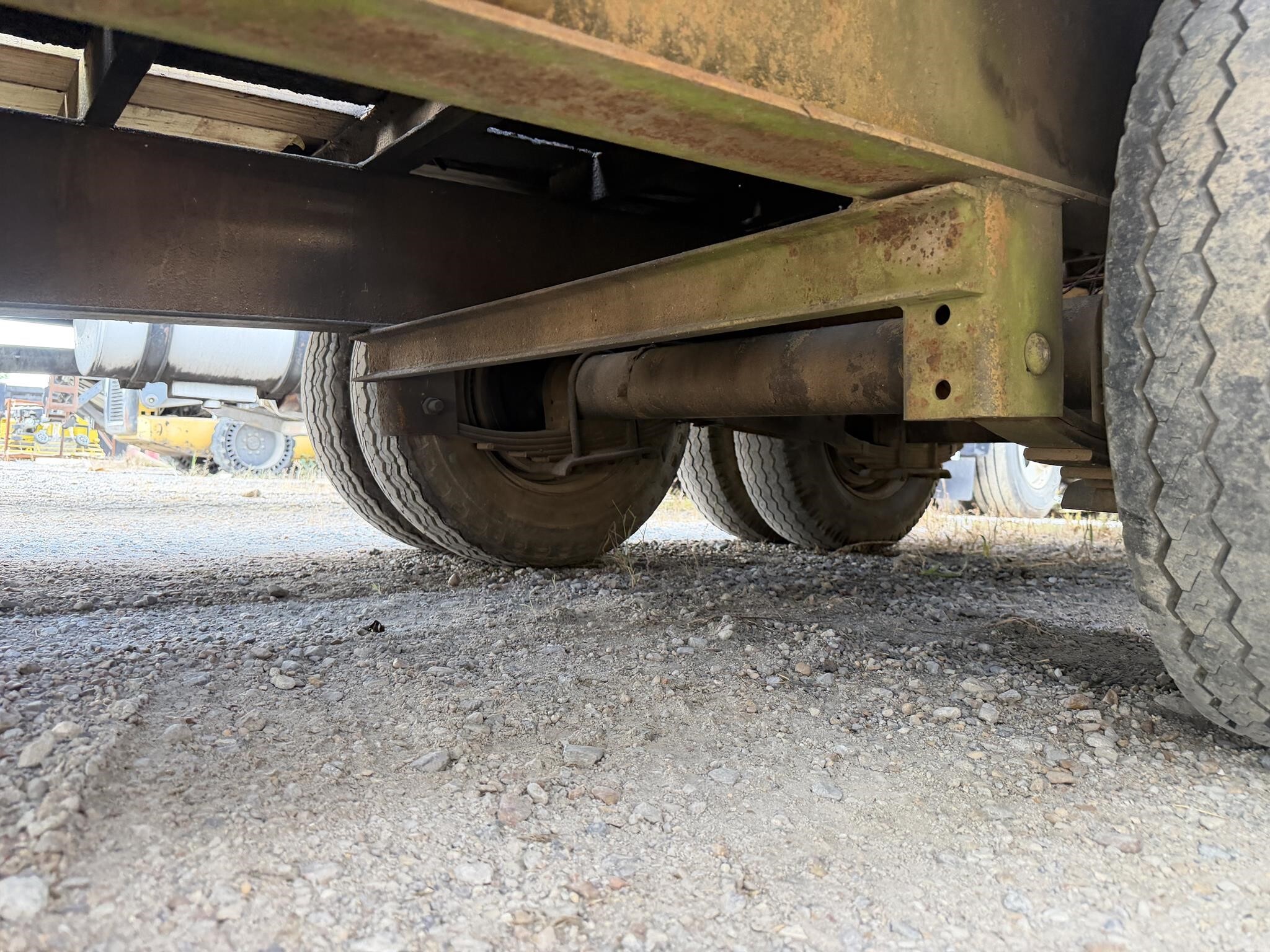 1998 Holden 10 TON PINTLE Semi Trucks/Trailer