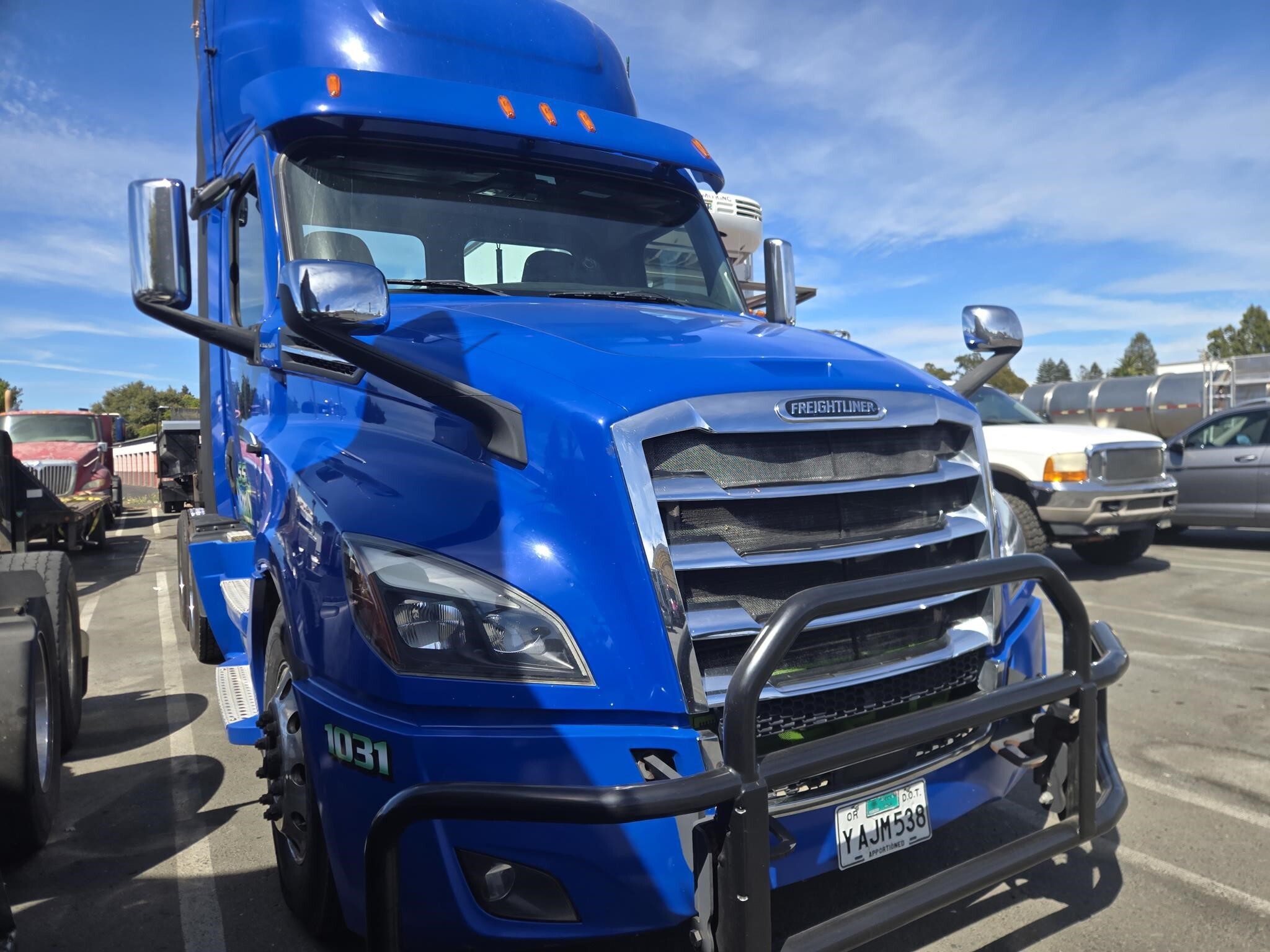 2019 Freightliner Cascadia 126 Semi Trucks/Trailer