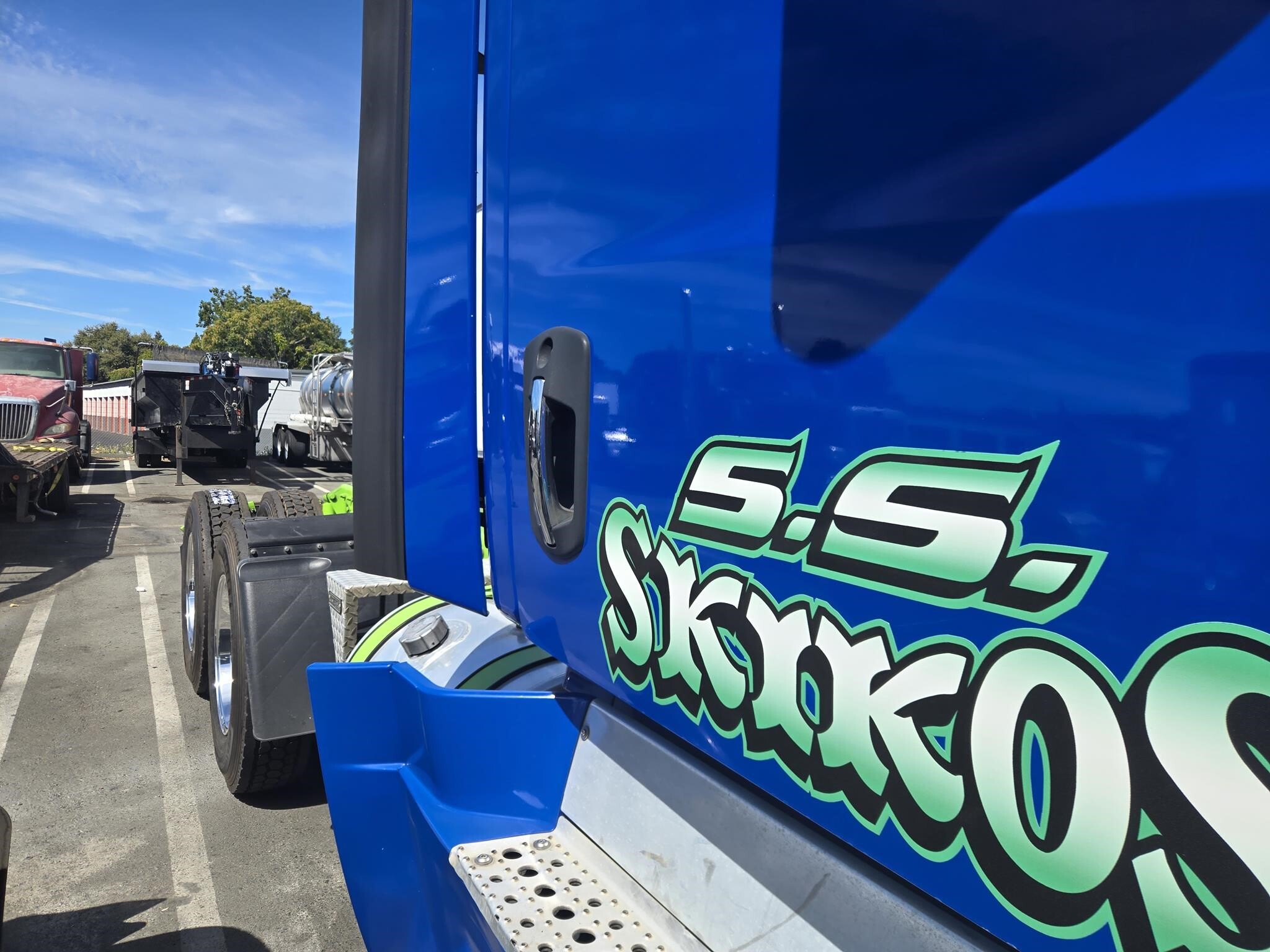 2019 Freightliner Cascadia 126 Semi Trucks/Trailer