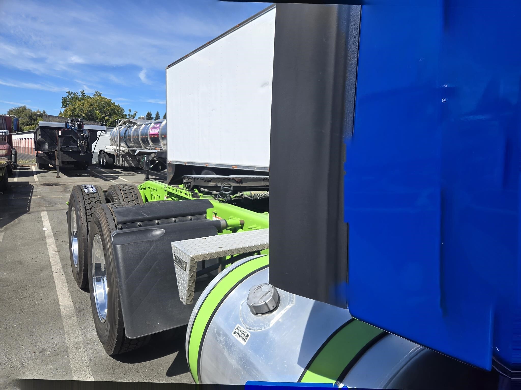 2019 Freightliner Cascadia 126 Semi Trucks/Trailer
