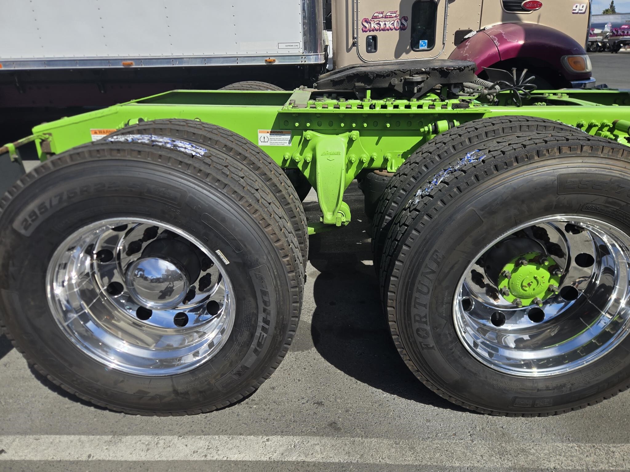 2019 Freightliner Cascadia 126 Semi Trucks/Trailer