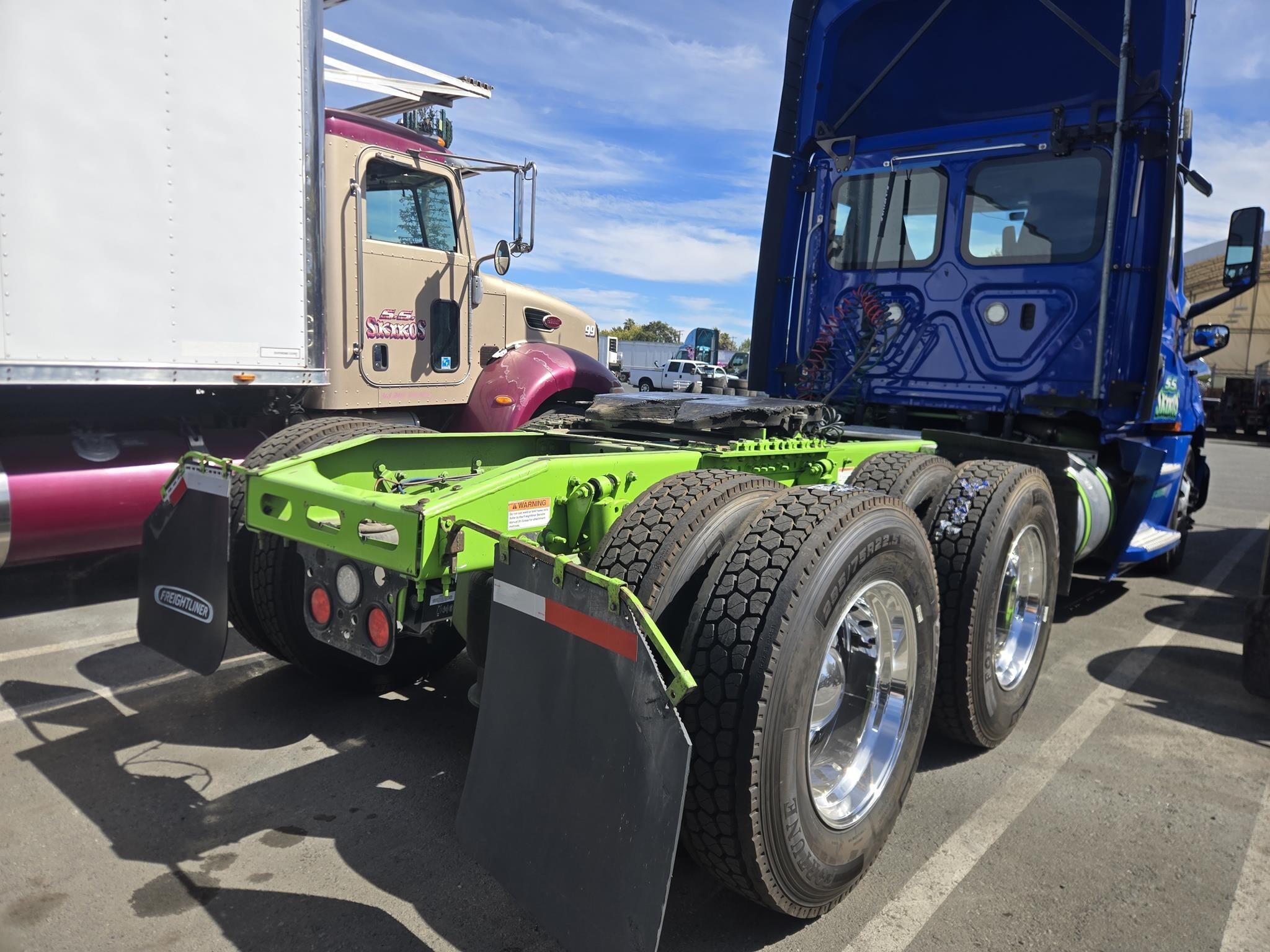 2019 Freightliner Cascadia 126 Semi Trucks/Trailer