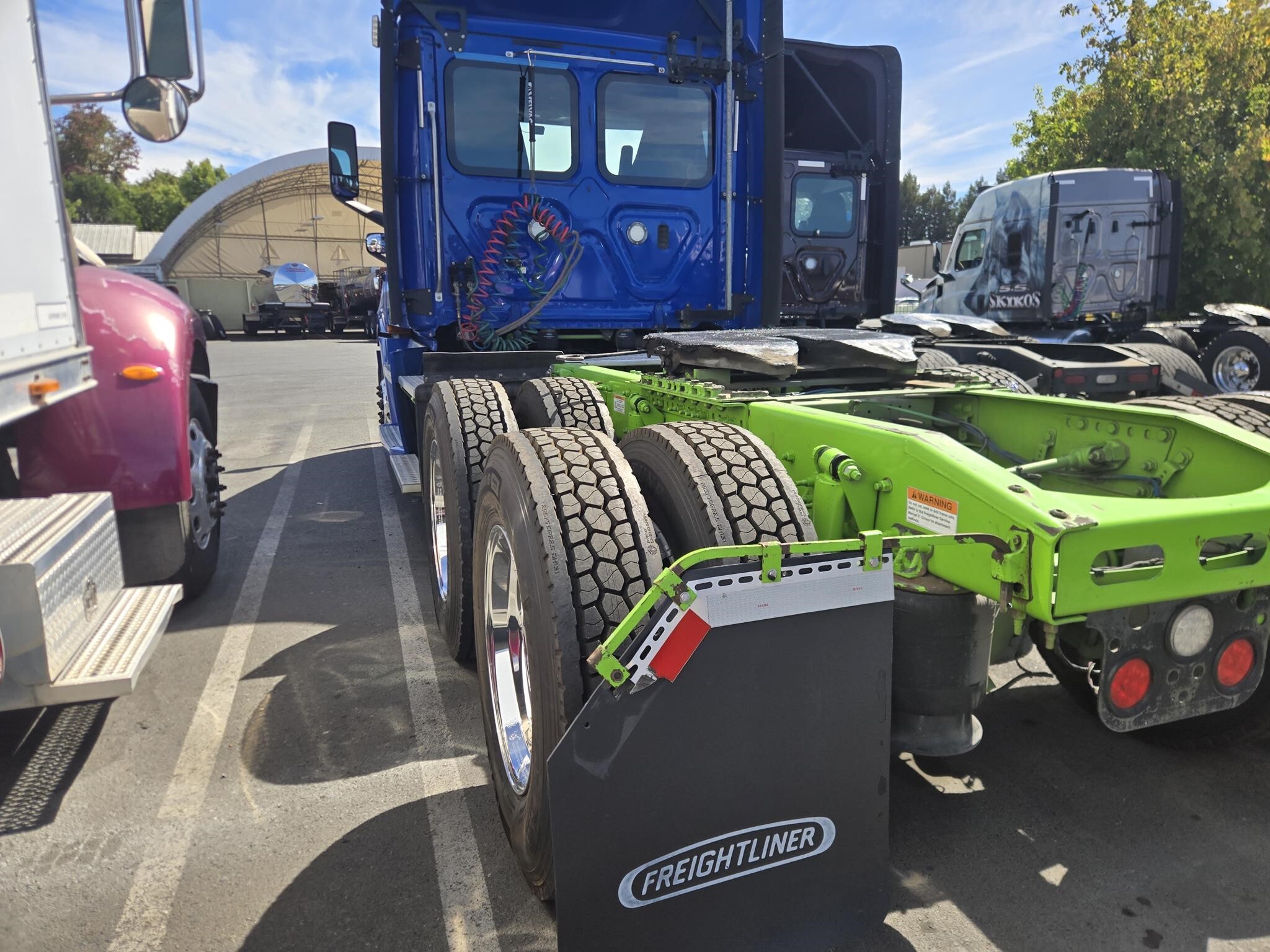 2019 Freightliner Cascadia 126 Semi Trucks/Trailer