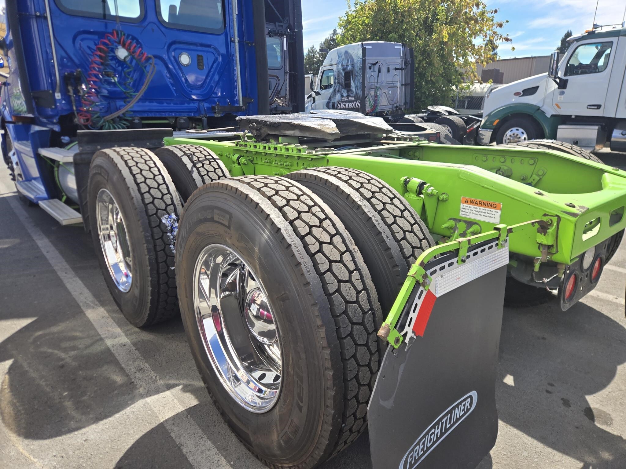 2019 Freightliner Cascadia 126 Semi Trucks/Trailer