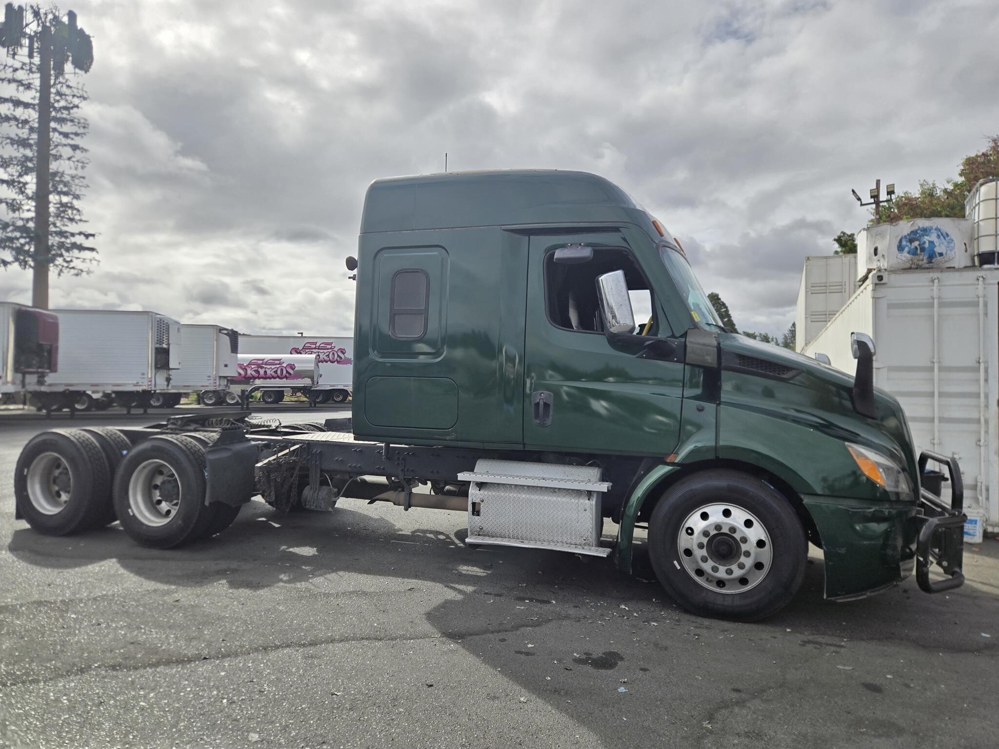 2022 Freightliner CASCADIA 116 Semi Trucks/Trailer