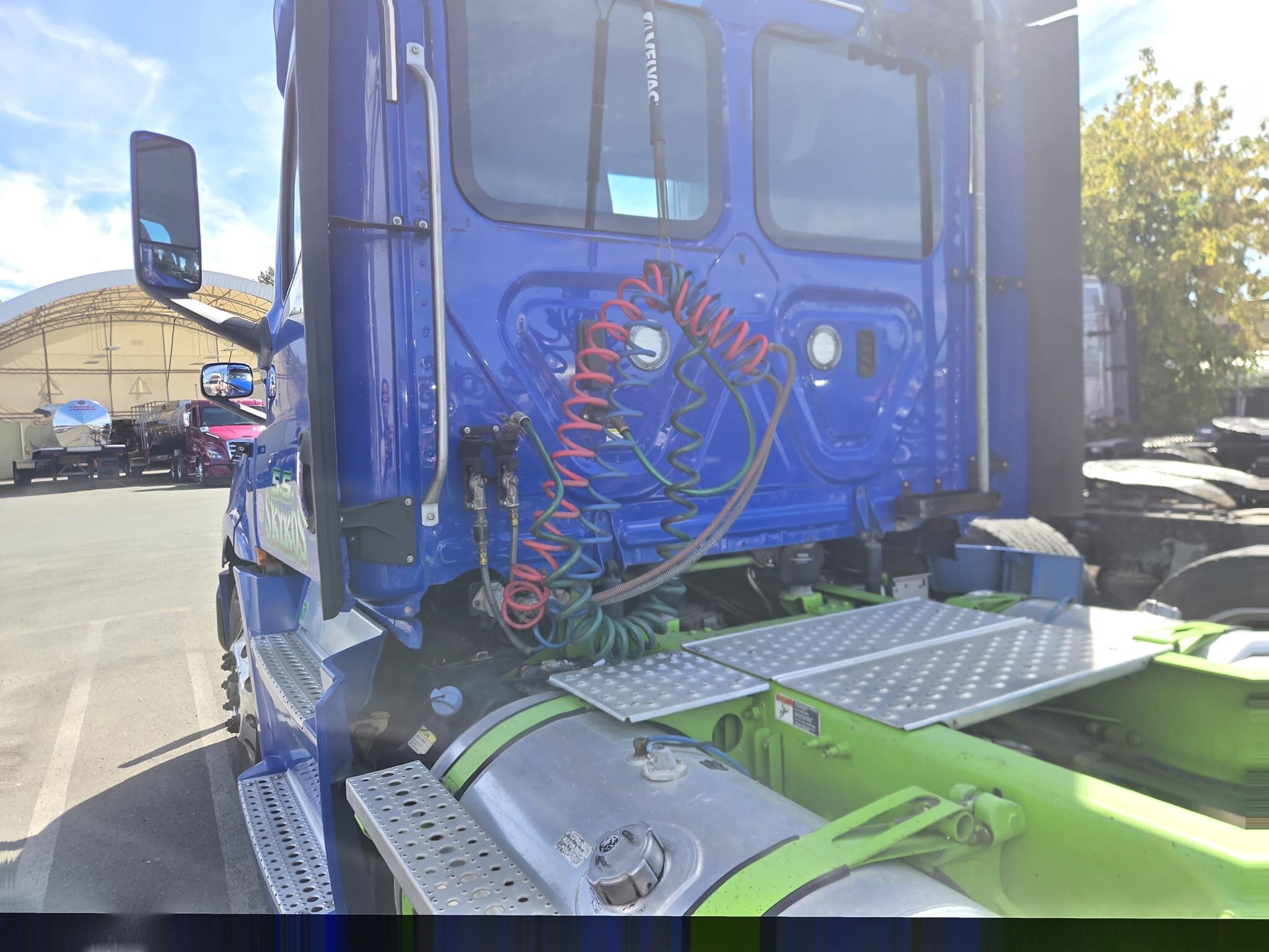 2019 Freightliner Cascadia 126 Semi Trucks/Trailer