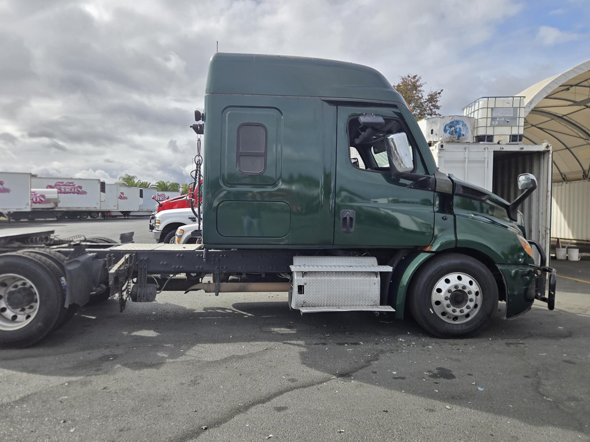2022 Freightliner CASCADIA 116 Semi Trucks/Trailer
