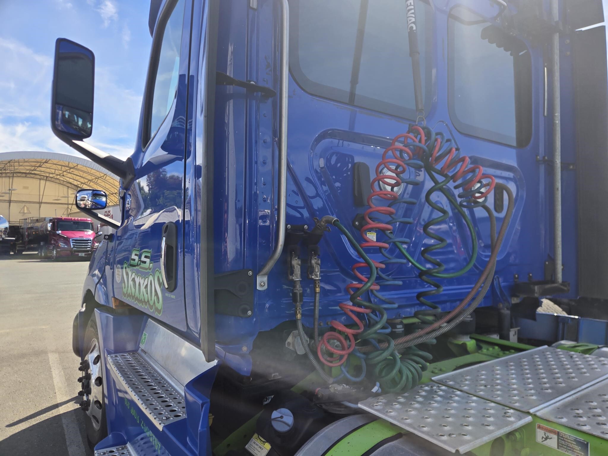 2019 Freightliner Cascadia 126 Semi Trucks/Trailer