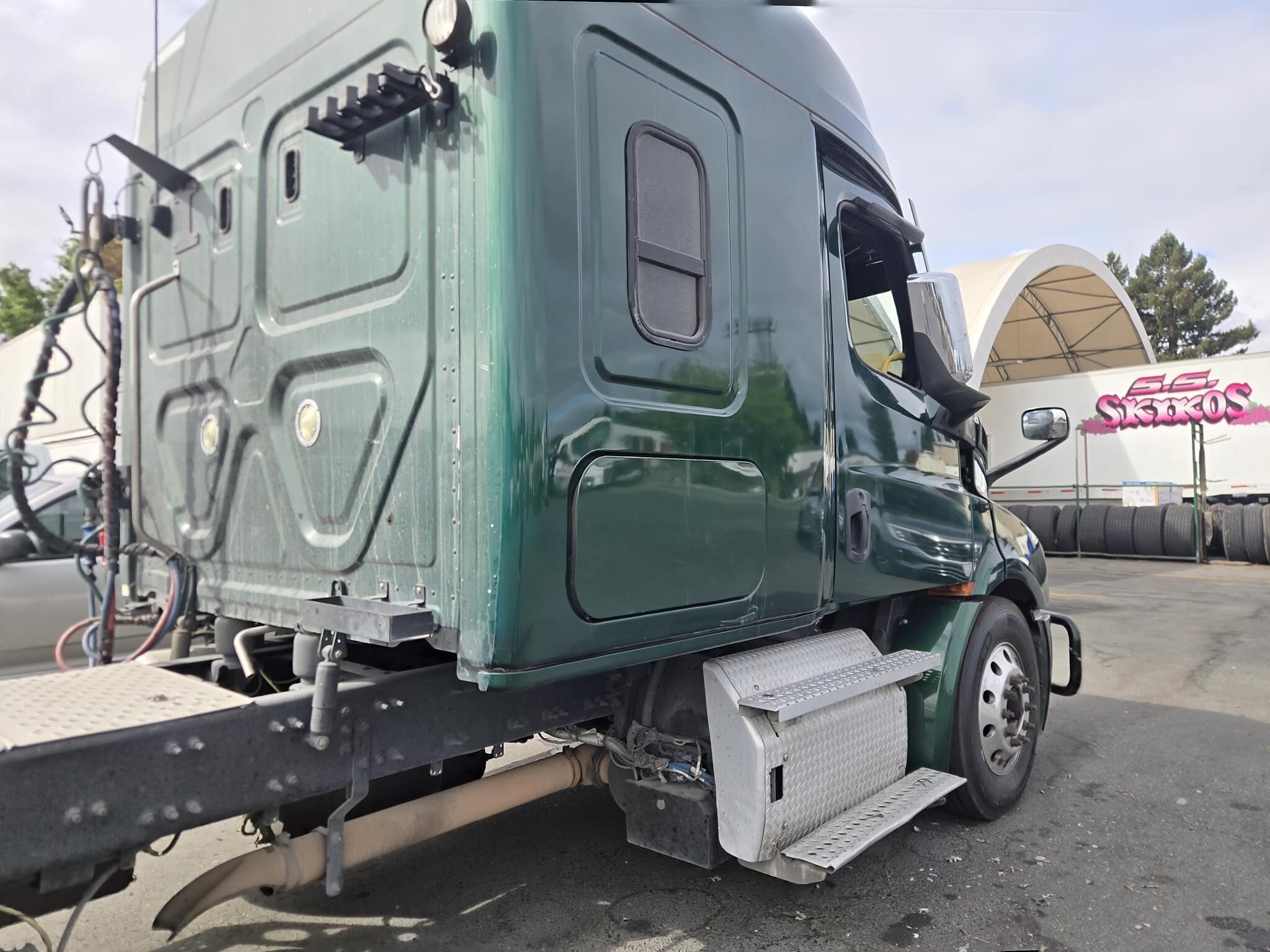 2022 Freightliner CASCADIA 116 Semi Trucks/Trailer