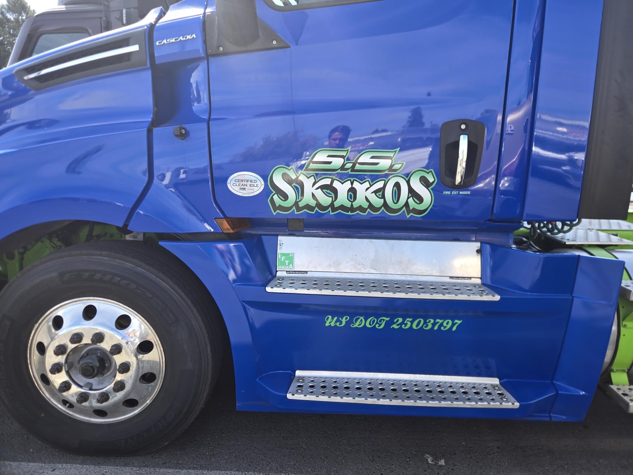 2019 Freightliner Cascadia 126 Semi Trucks/Trailer