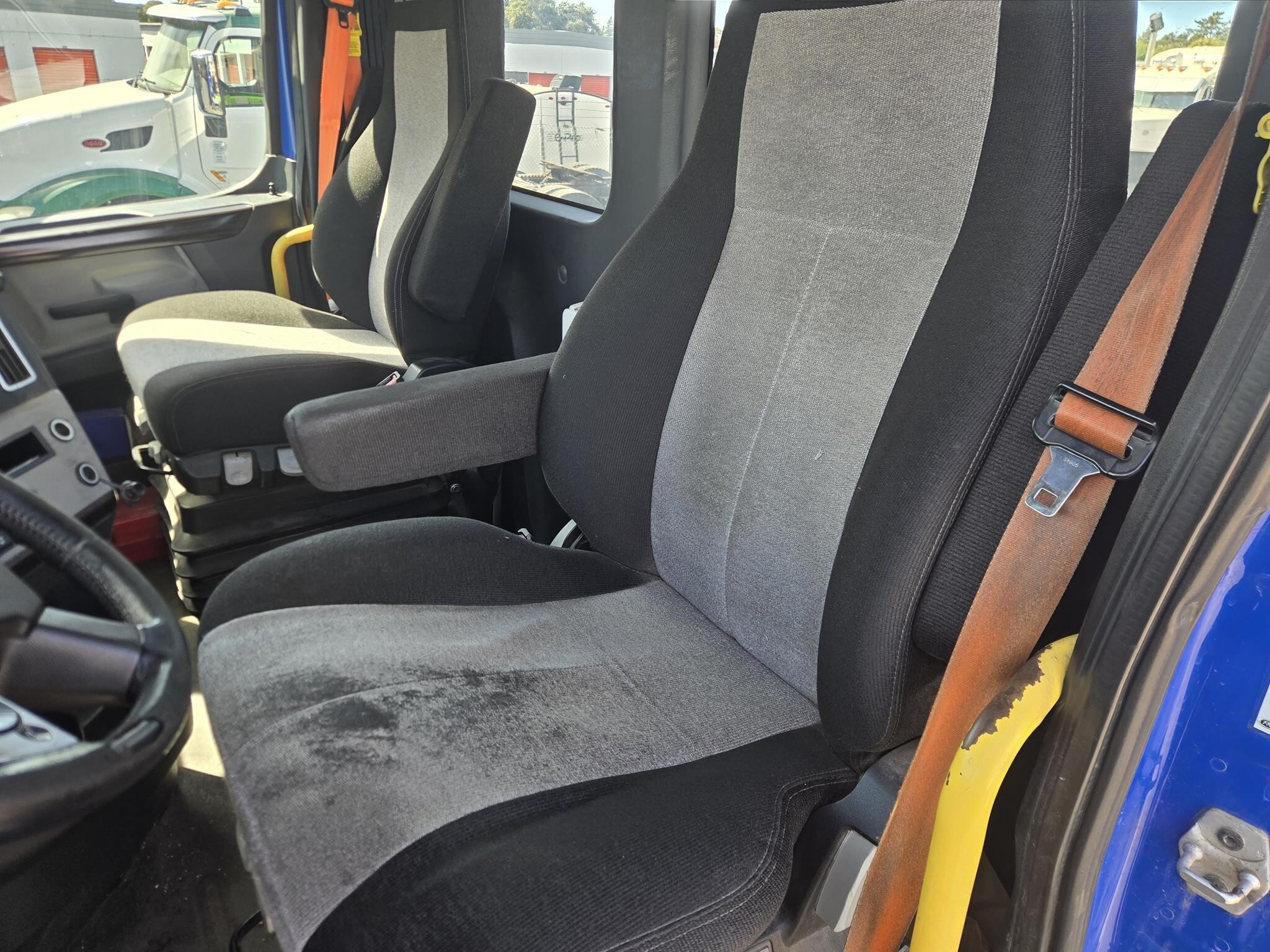 2019 Freightliner Cascadia 126 Semi Trucks/Trailer