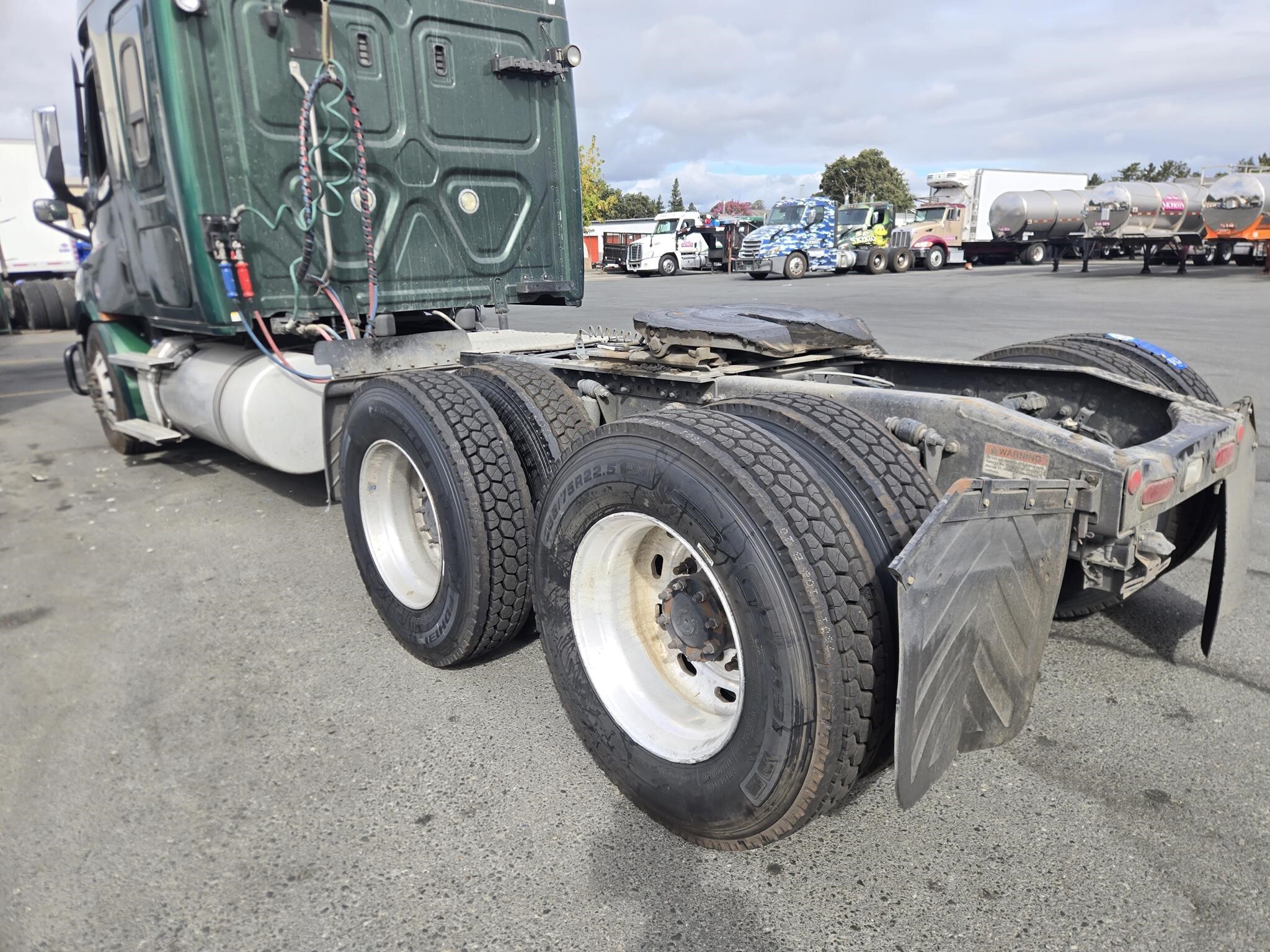 2022 Freightliner CASCADIA 116 Semi Trucks/Trailer