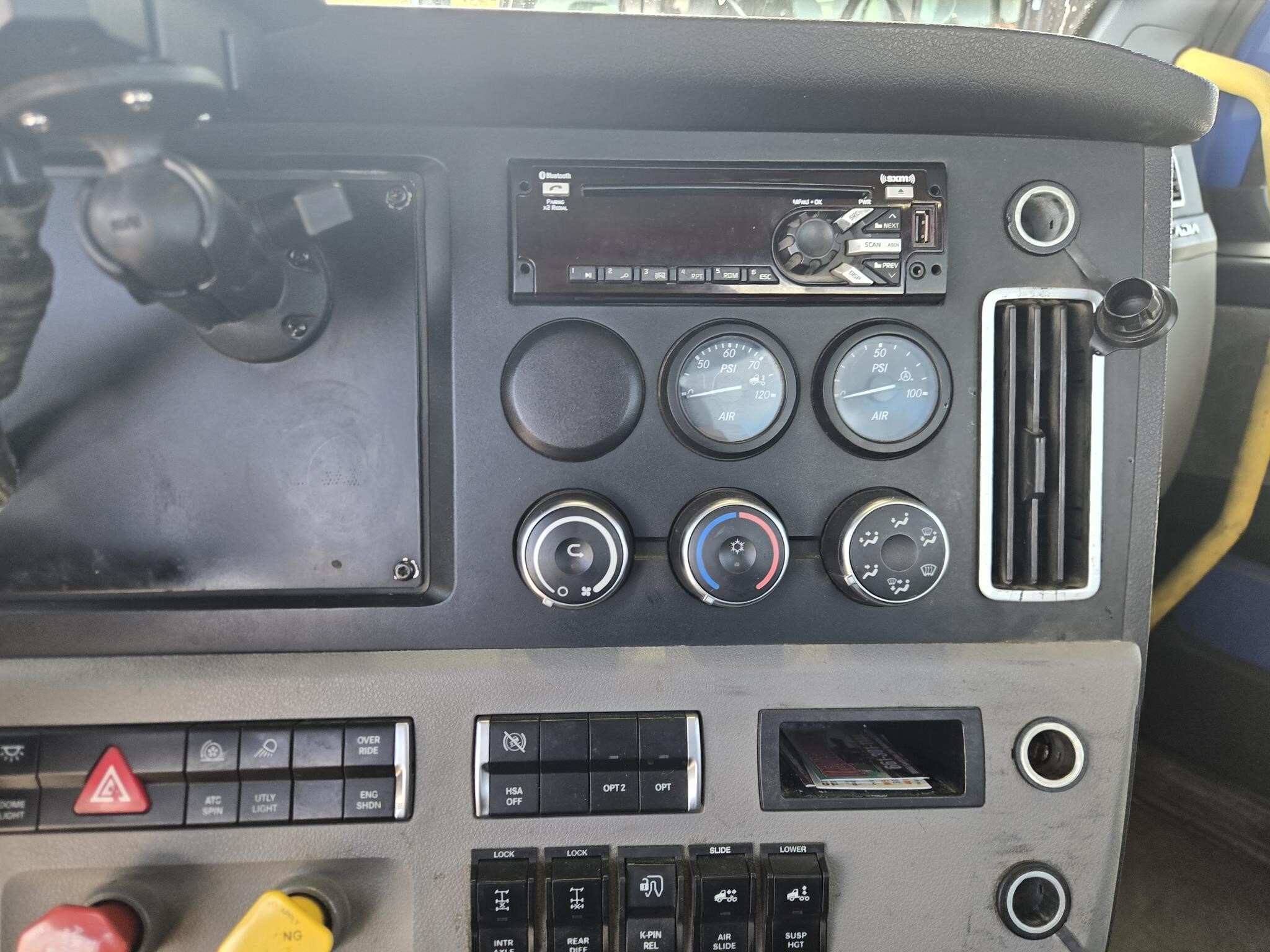 2019 Freightliner Cascadia 126 Semi Trucks/Trailer