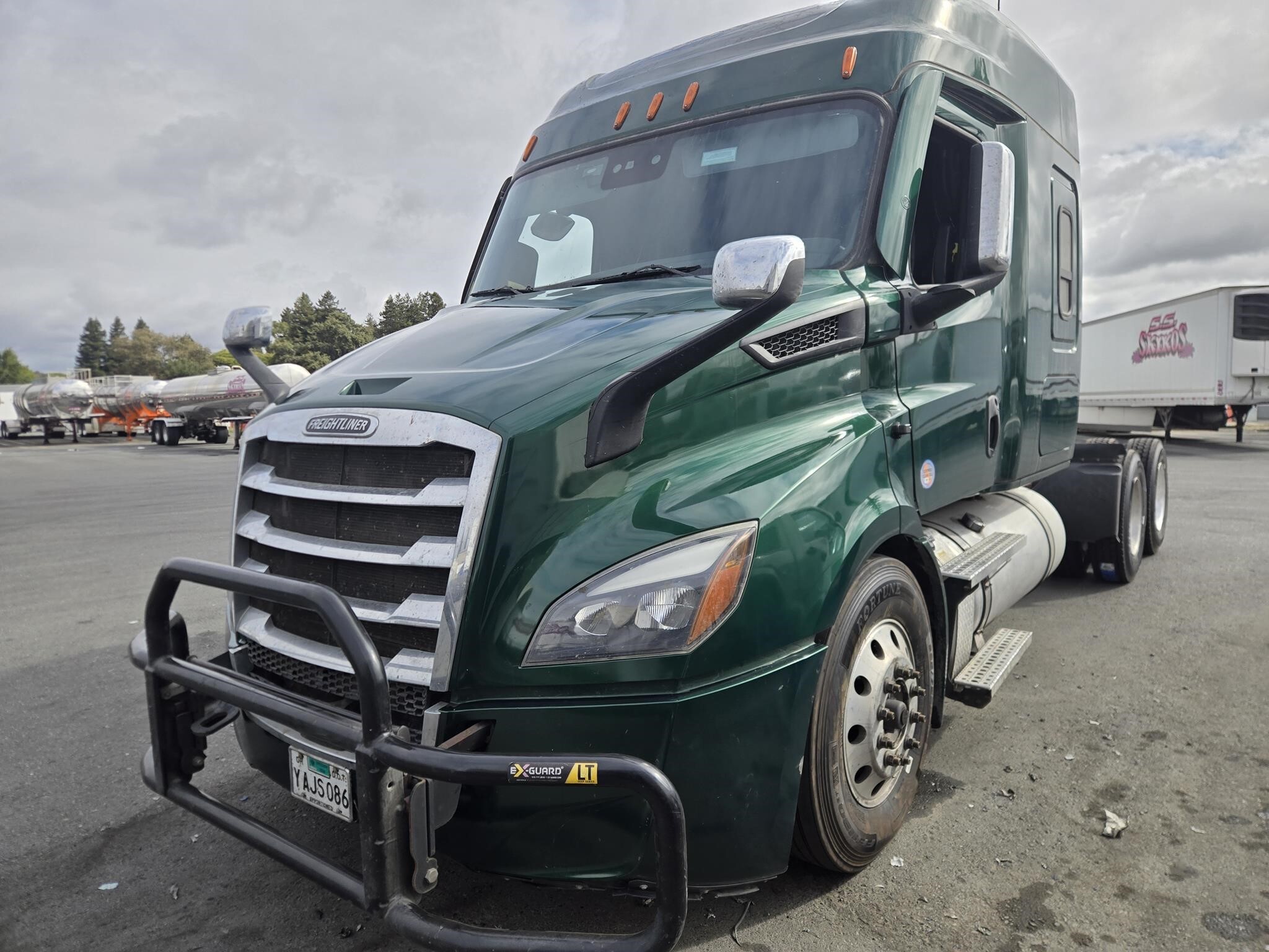 2022 Freightliner CASCADIA 116 Semi Trucks/Trailer