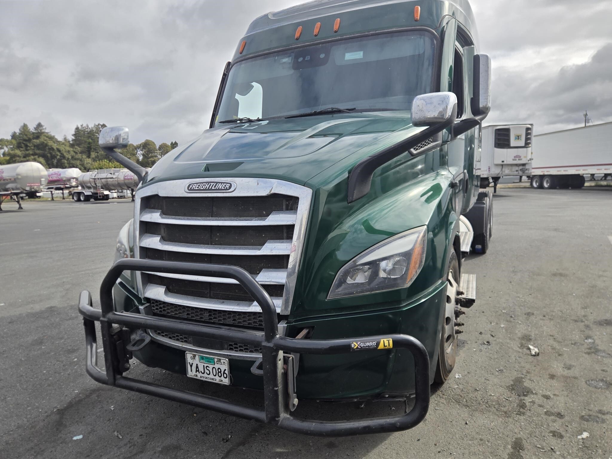 2022 Freightliner CASCADIA 116 Semi Trucks/Trailer