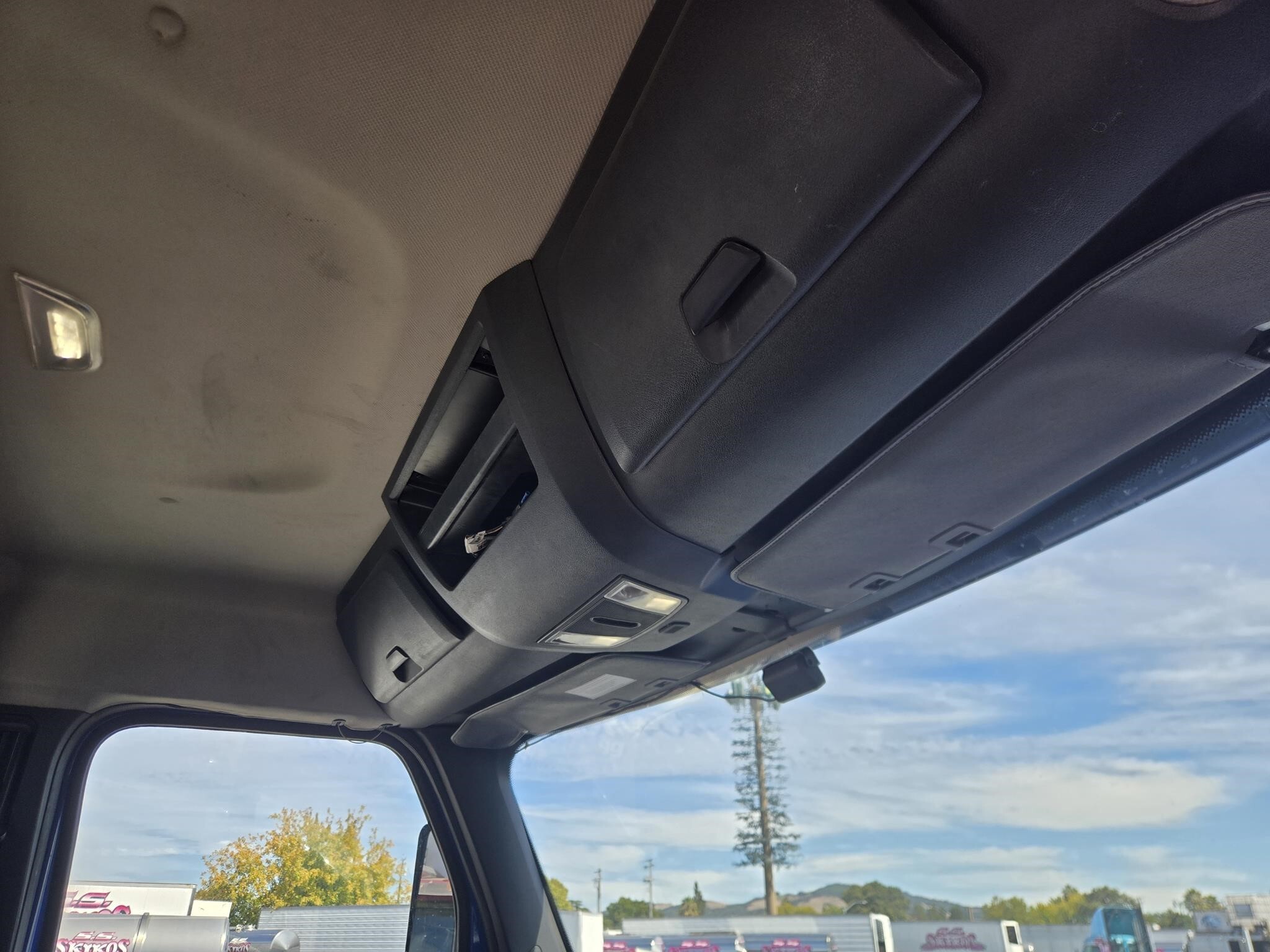 2019 Freightliner Cascadia 126 Semi Trucks/Trailer