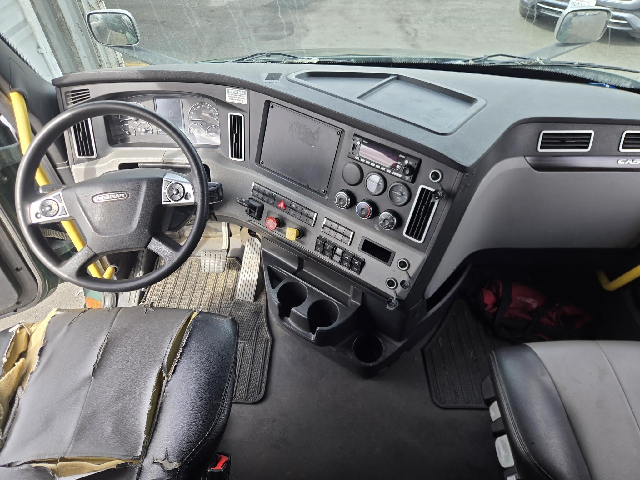 2022 Freightliner CASCADIA 116 Semi Trucks/Trailer