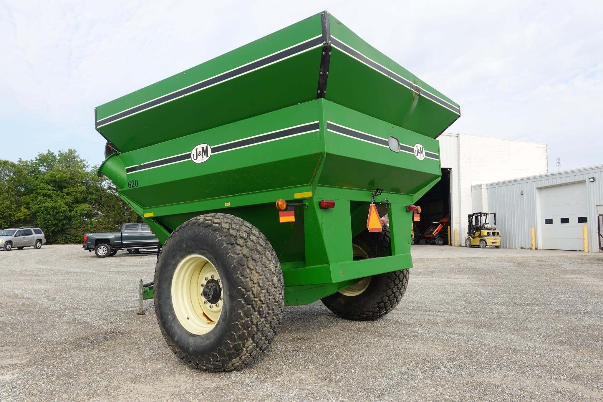 2001 J&M 620-14 Grain Cart