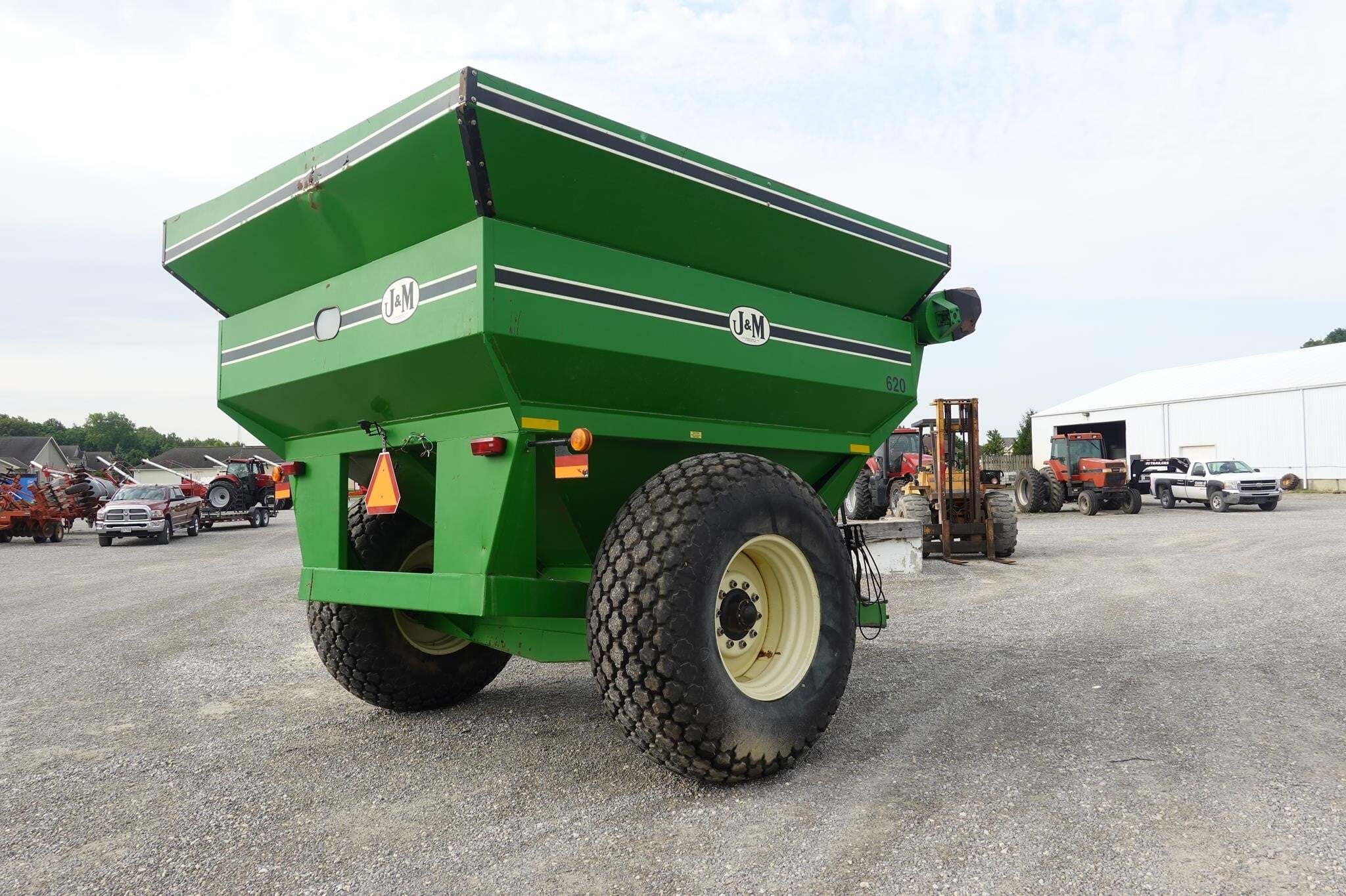 2001 J&M 620-14 Grain Cart