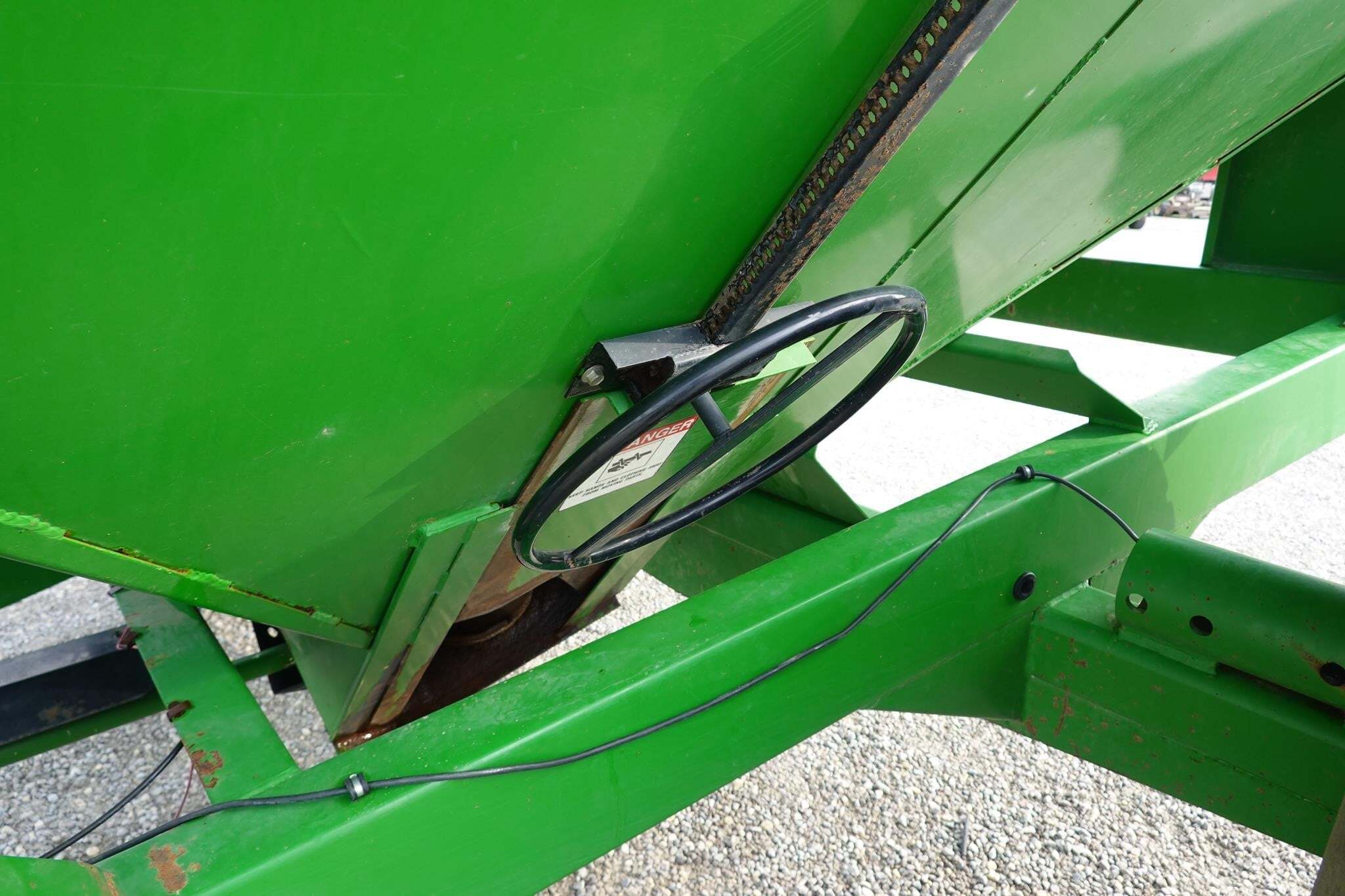 2001 J&M 620-14 Grain Cart