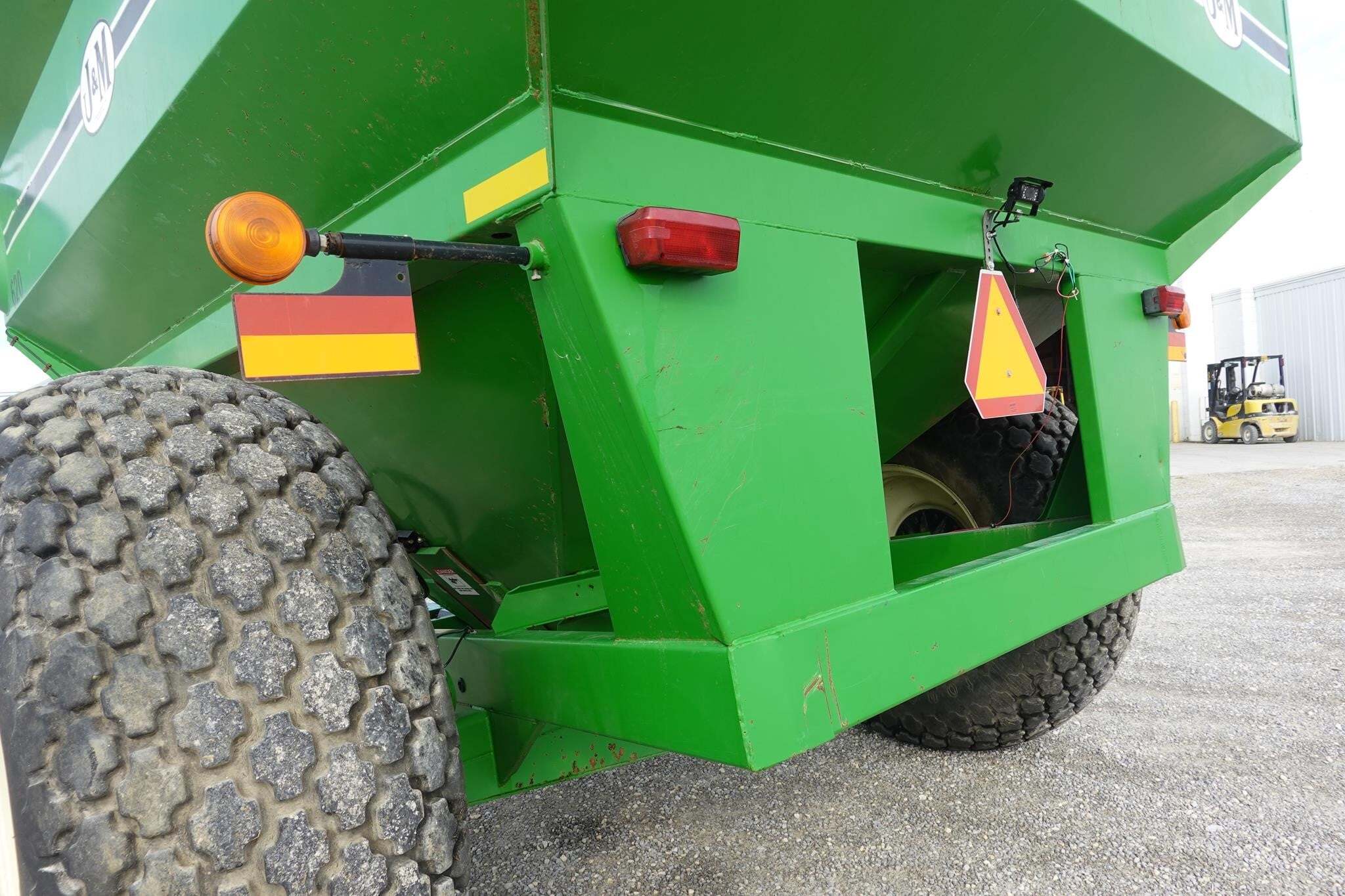2001 J&M 620-14 Grain Cart