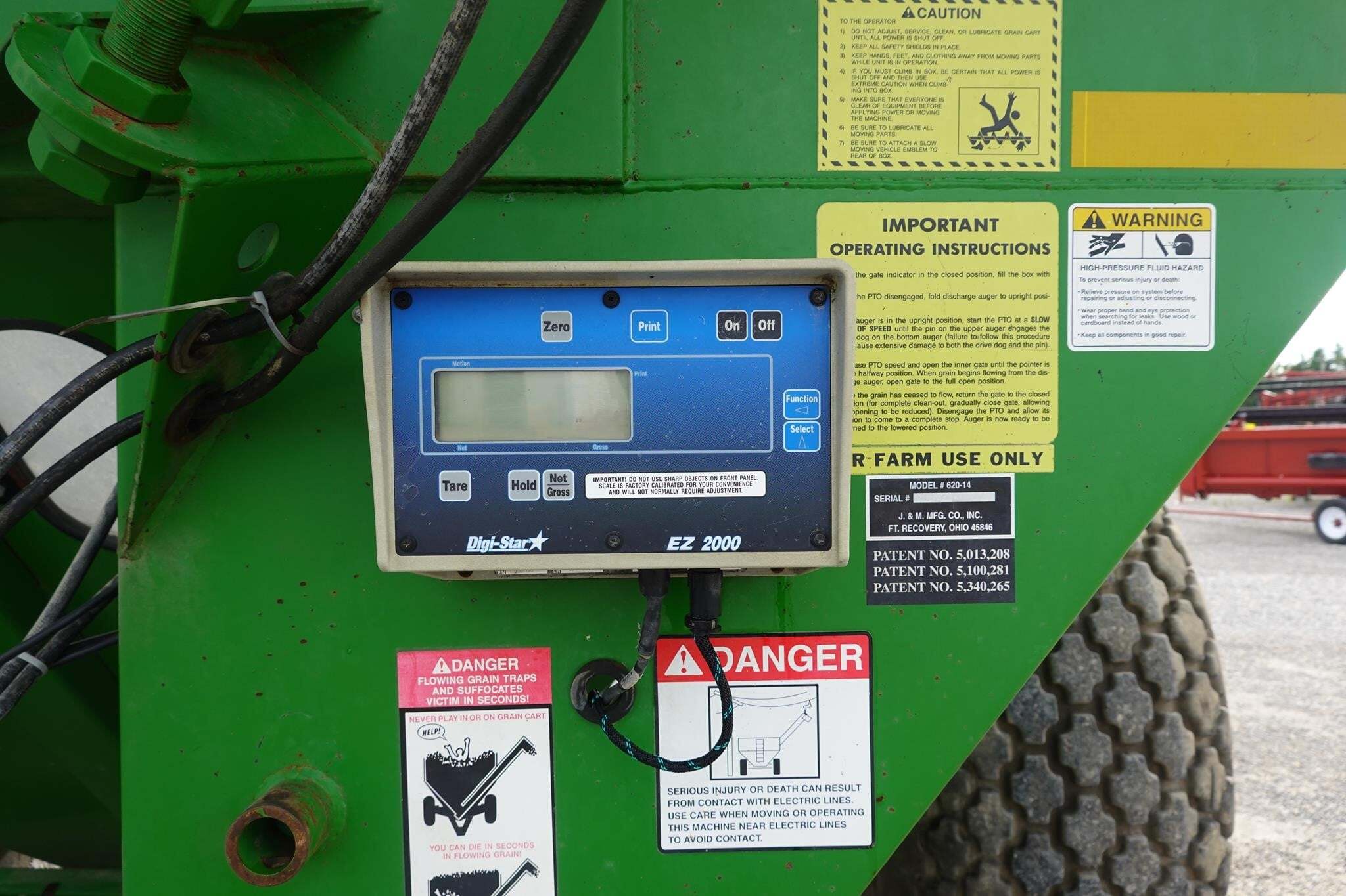 2001 J&M 620-14 Grain Cart