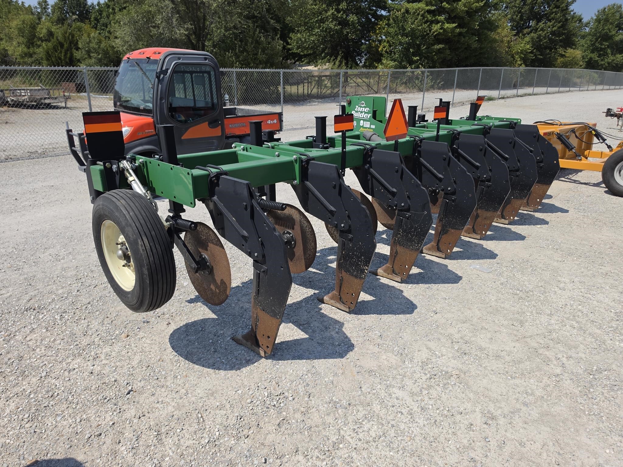 2015 Unverferth Zone-Builder In-Line Ripper