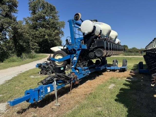 2010 Kinze 3660 ASD Planter