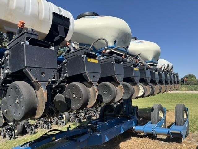 2010 Kinze 3660 ASD Planter
