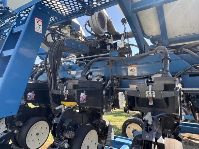 2010 Kinze 3660 ASD Planter