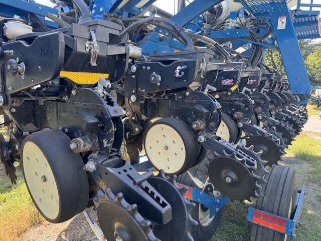 2010 Kinze 3660 ASD Planter