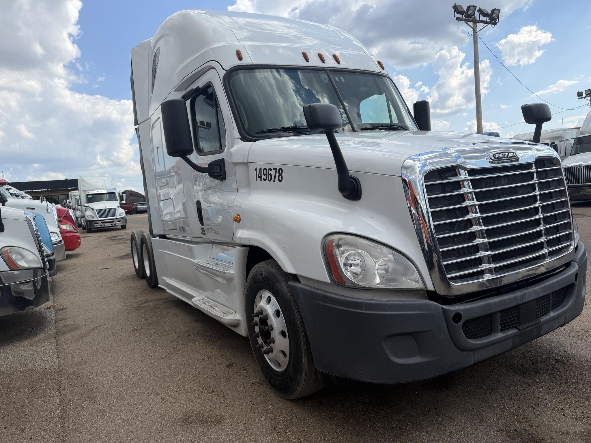 2016 Freightliner Cascadia 125 Semi Trucks/Trailer